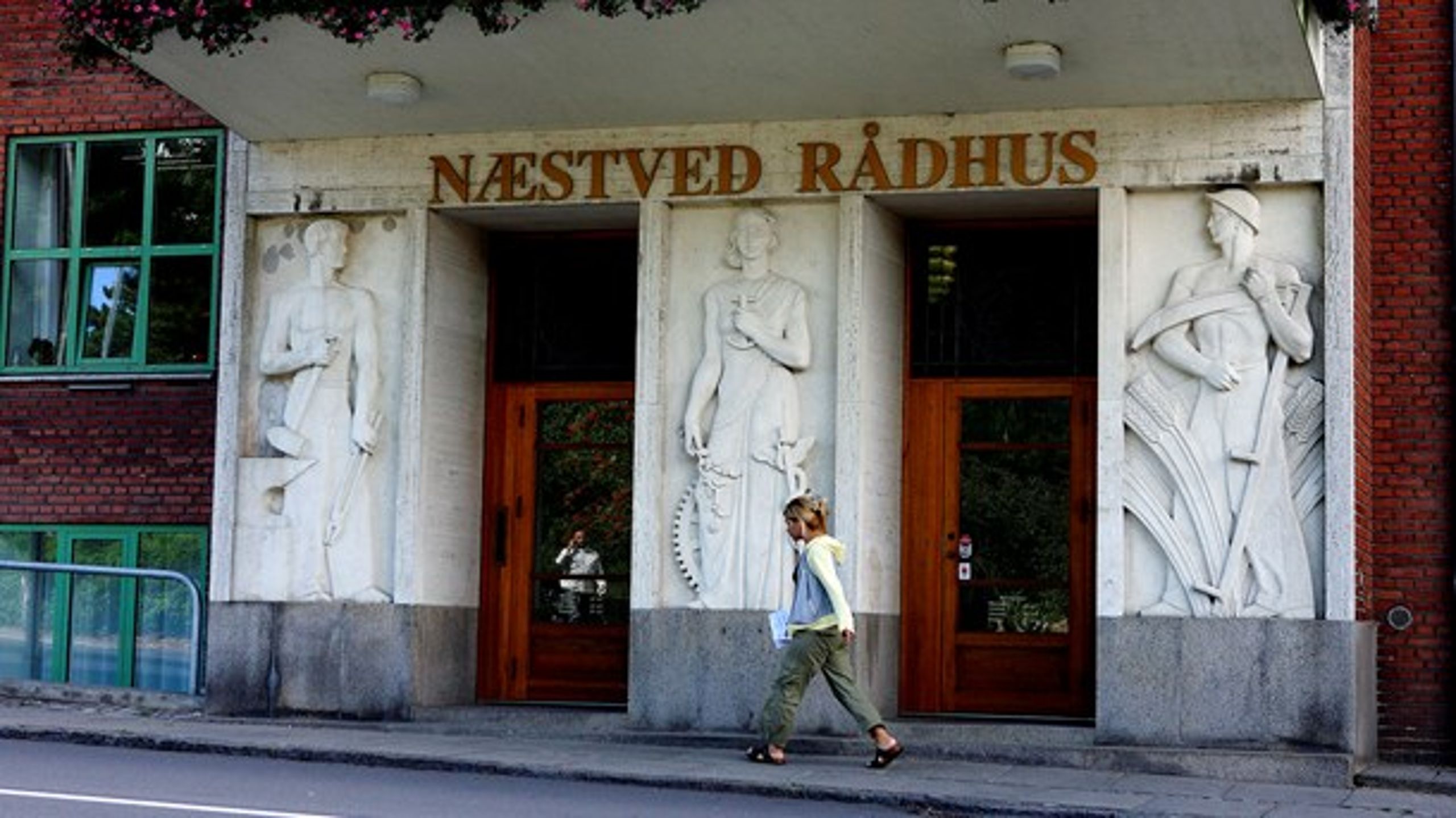 I Næstved Byråd trodser man smittefaren ved fortsat at&nbsp;afholde møder – dog med særlige forholdsregler, forsikrer borgmester Carsten Rasmussen (S).