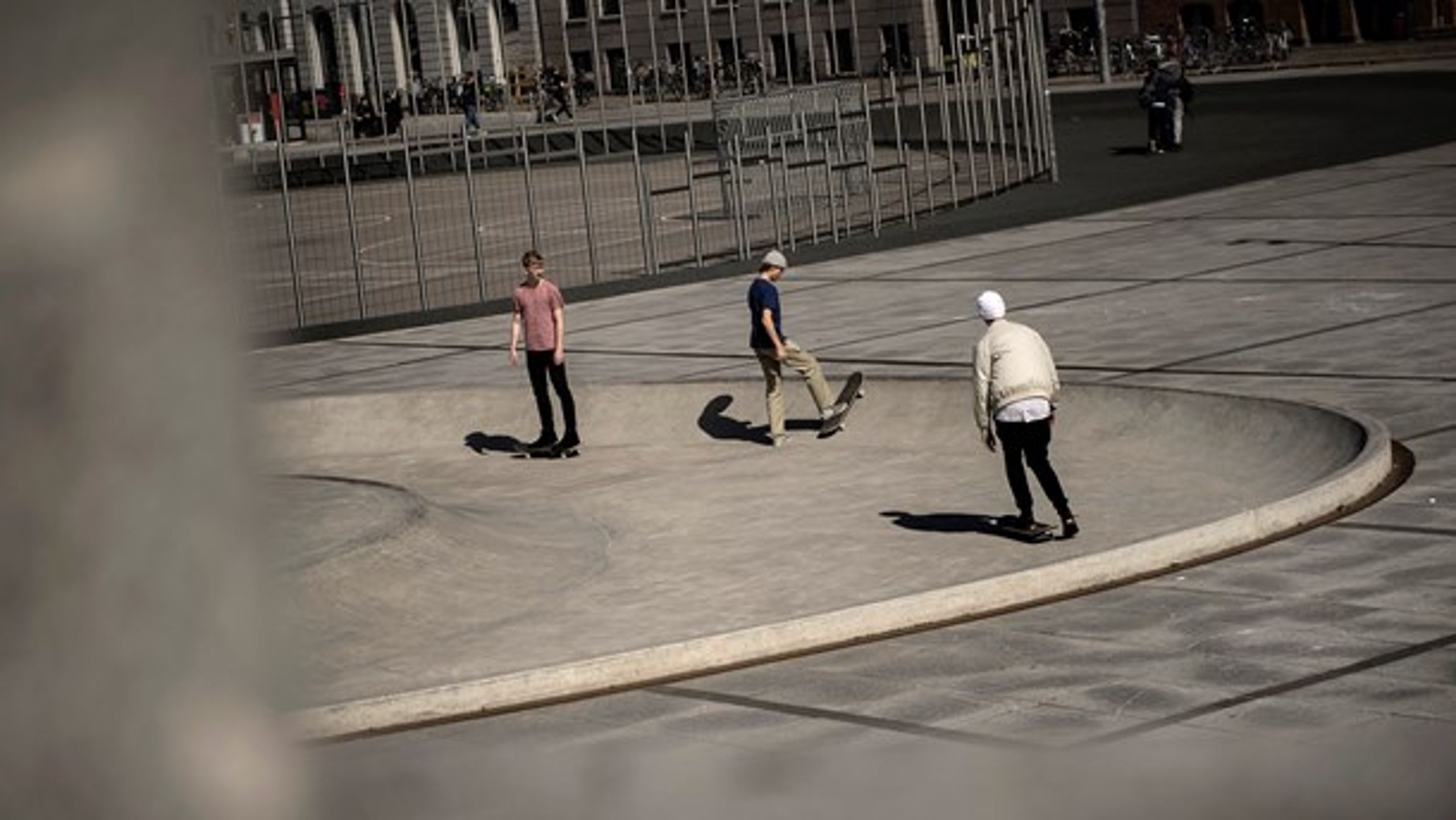 Børn må gerne være sammen under coronakrisen, men leg skal helst foregå udenfor, anbefaler Sundhedsstyrelsen.&nbsp;