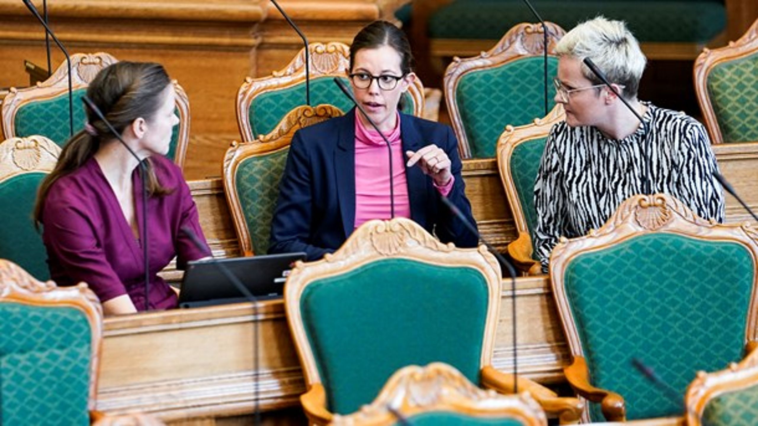 Venstres børne- og undervisningsordfører, Ellen Trane Nørby, og hendes konservative kollega Mai Mercado opfordrer begge børne- og undervisningsminister Pernille Rosenkrantz-Theil til at stoppe forældres egenbetaling, hvis lukninger af&nbsp;skoler og dagtilbud forlænges.