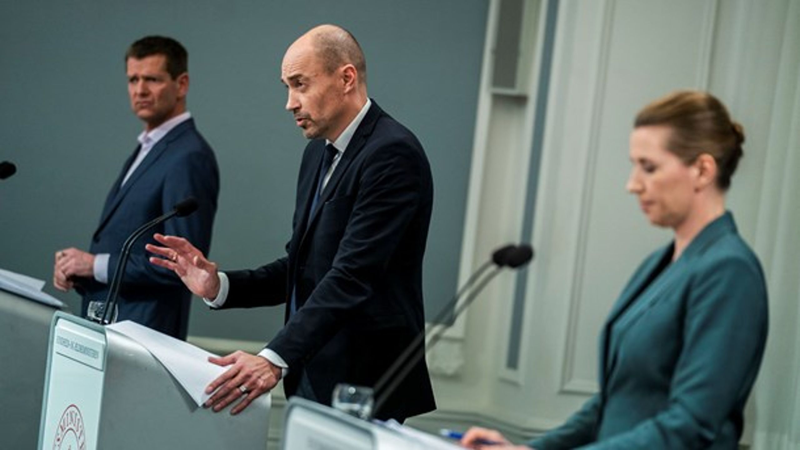 Politisk ærlighed og korrekt lægefaglig kommunikation skal gå hånd i hånd med&nbsp;vilje til at droppe meningsløse anbefalinger og forbud, skriver overlæge Kenneth Jensen.