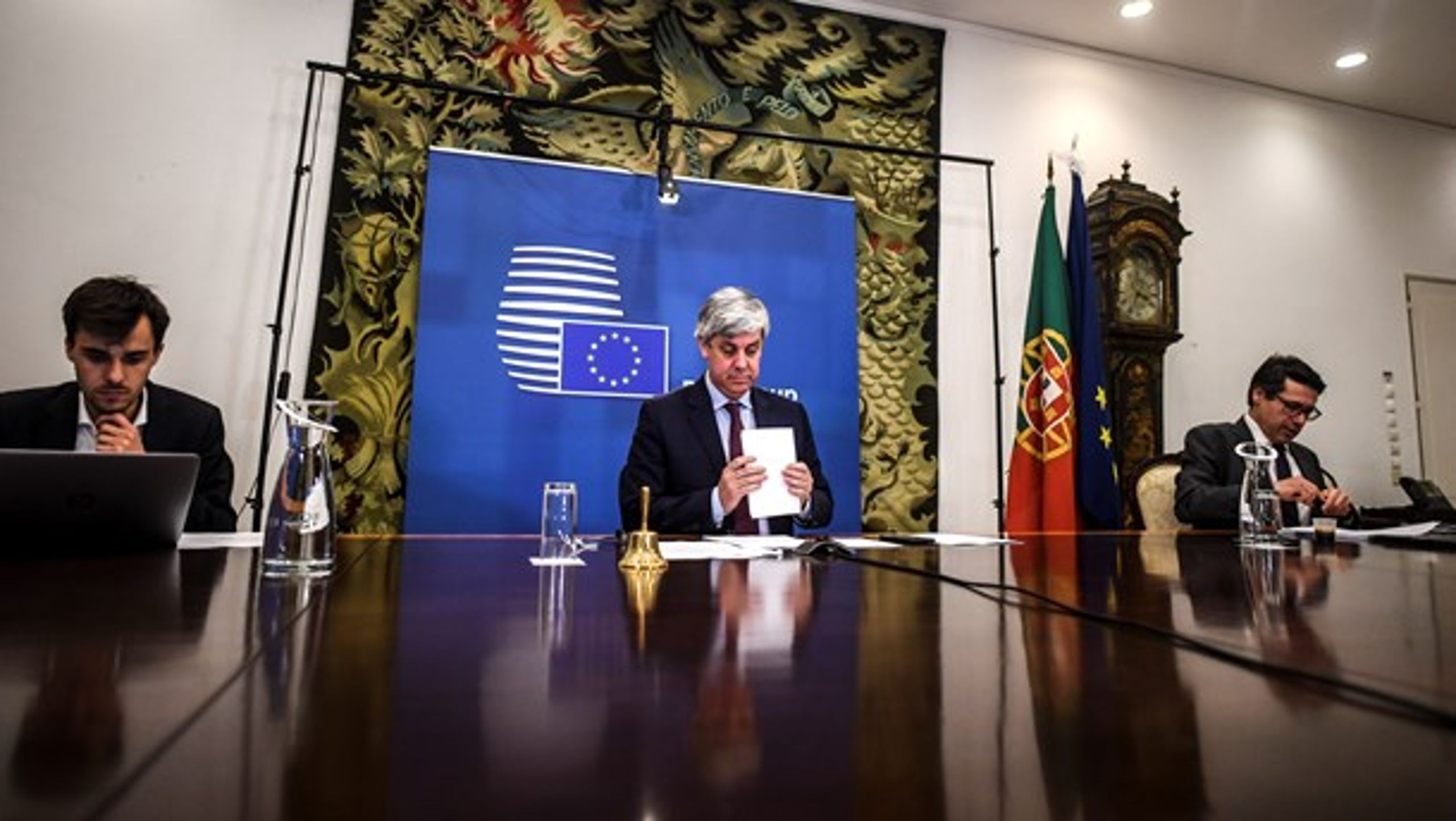 Formanden for gruppen af euro-lande, Portugals finansminister, Mário Centeno, ledte videomødet mellem EU's finansministre fra&nbsp;den portugisiske hovedstad&nbsp;Lissabon.