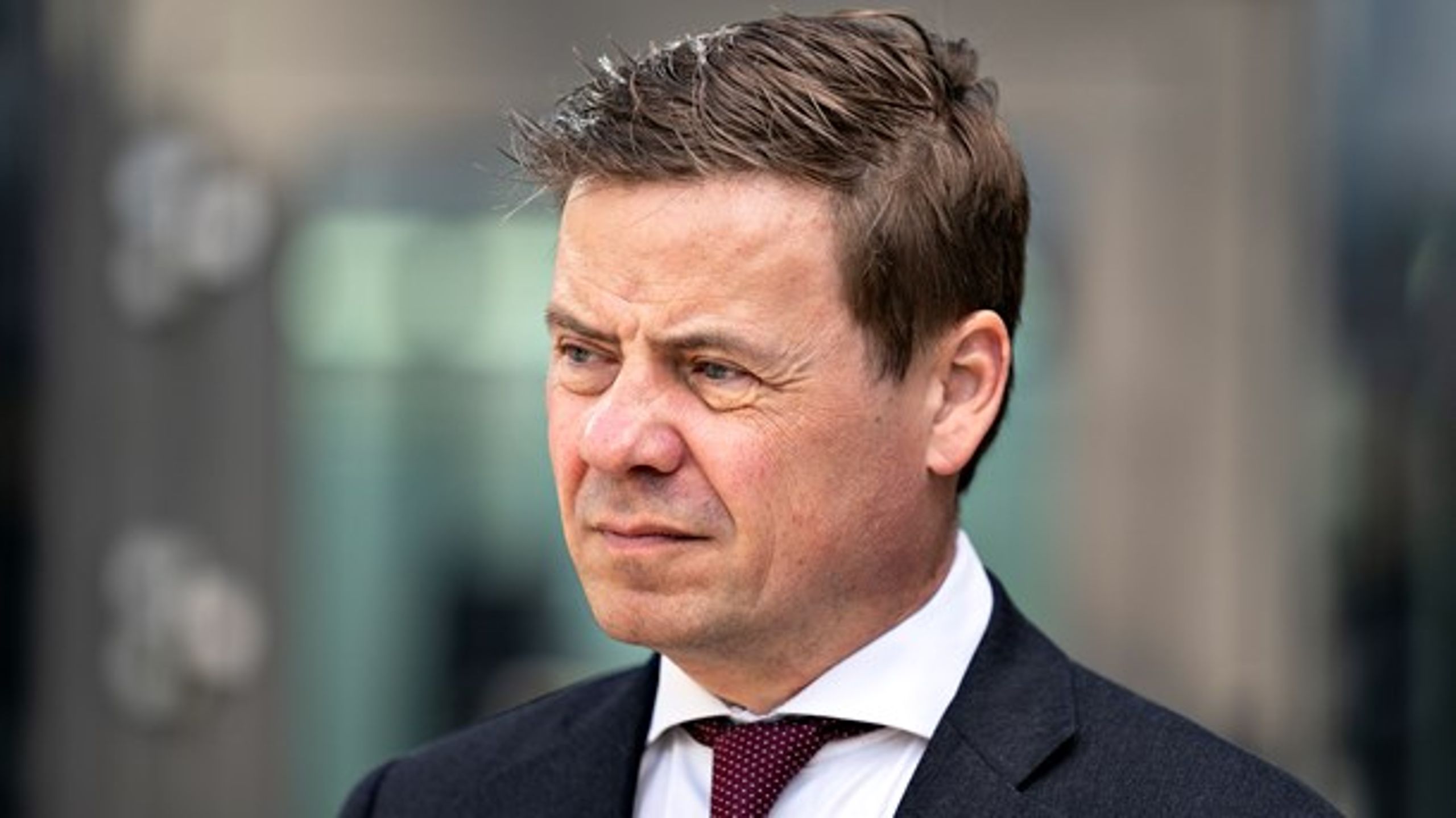 Vi har brug for politisk handling nu, så det arbejdsmarked, der indtil for nyligt var i topform, ikke får endnu flere skrammer, skriver Thomas Kastrup Larsen (S) fra KL.