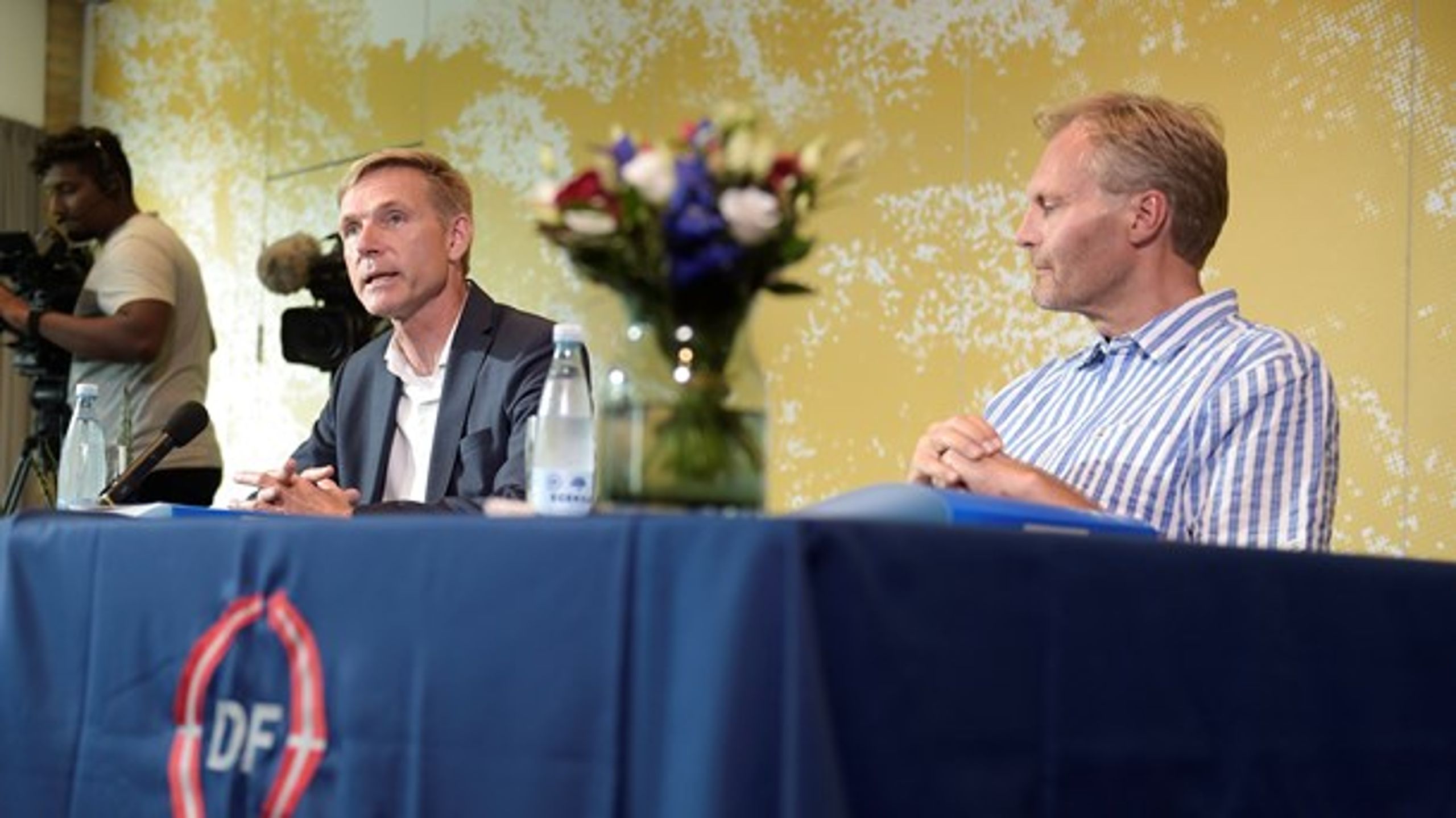 DF-toppen har lige siden sidste års folketingsvalg&nbsp;lignet en trup i granatchok, skriver Jarl Cordua.