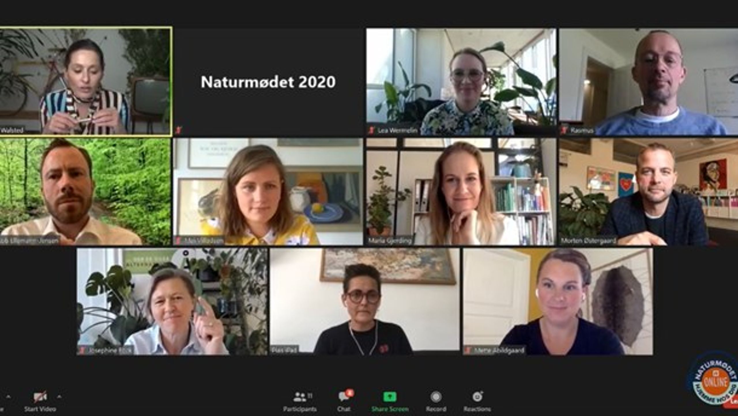 I debatten deltog miljøminister Lea Wermelin (S), biolog og seniorforsker ved Aarhus Universitet Rasmus Ejrnæs, V-formand Jakob Ellemann-Jensen, miljøordfører for Enhedslisten Mai Villadsen, DN-præsident Maria Gjerding, R-formand Morten Østergaard, formand for Alternativet Josephine Fock, SF-formand Pia Olsen Dyhr og miljøordfører for Konservative Mette Abildgaard.