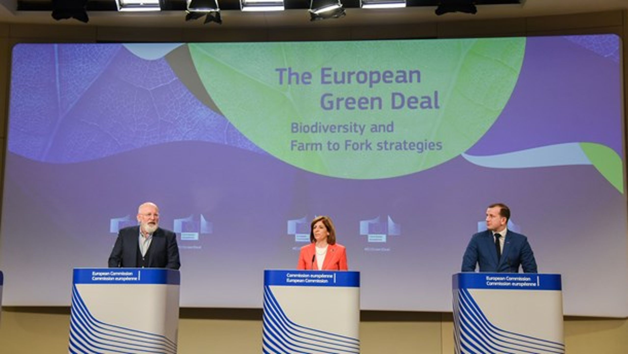 Ledende næstformand Frans Timmermans og kommissærerne Stella Kyriakides og Virginijus Sinkevičius var med til at præsentere EU-Kommissionens&nbsp;nye jord til bord-strategi.&nbsp;