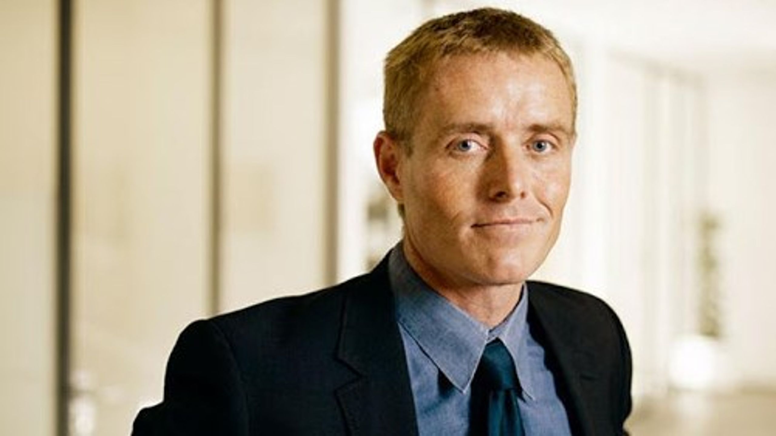 Har embedsmændene overtaget magten fra politikerne i de danske kommuner? Tidligere kommunaldirektør Kenneth Kristensen mener, at begge parter kan forbedre sig.