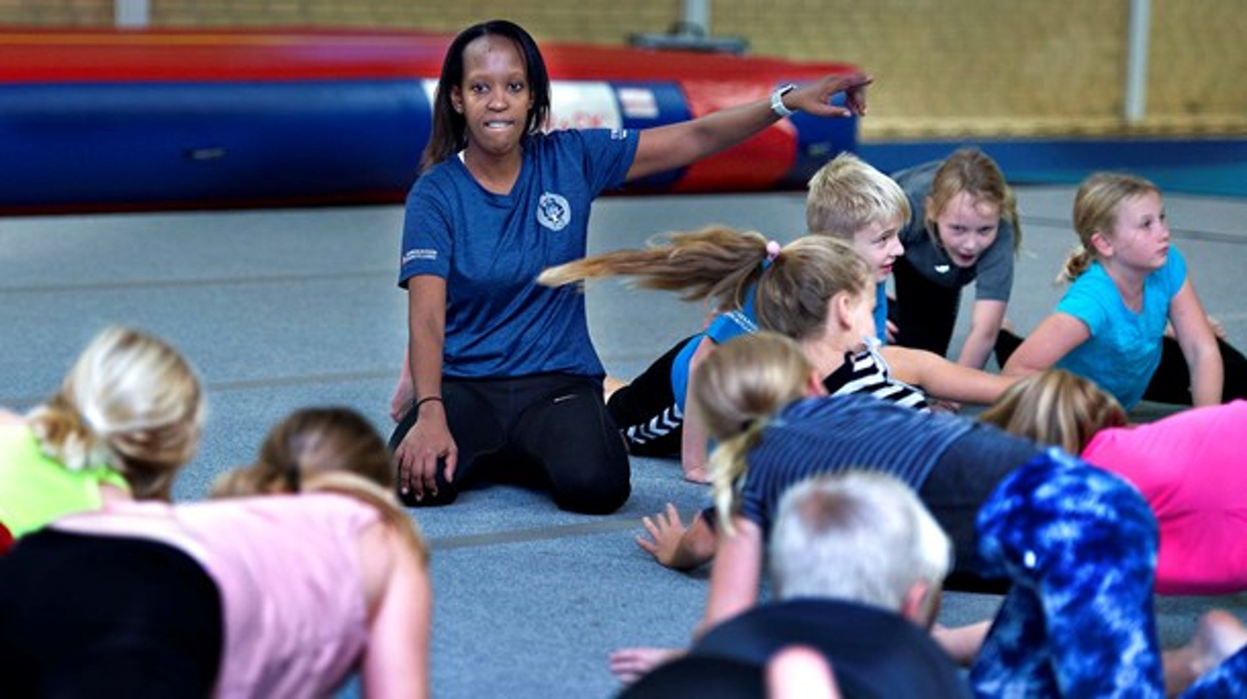 <div>DGI's landsformand vurderer, at de økonomiske fremtidsudsigter for idrætsforeningerne er "ret dystre", og formanden for Frivilligrådet mener, at hele foreningslivet må indstille sig på smalhals i 4-5 år.&nbsp;</div>