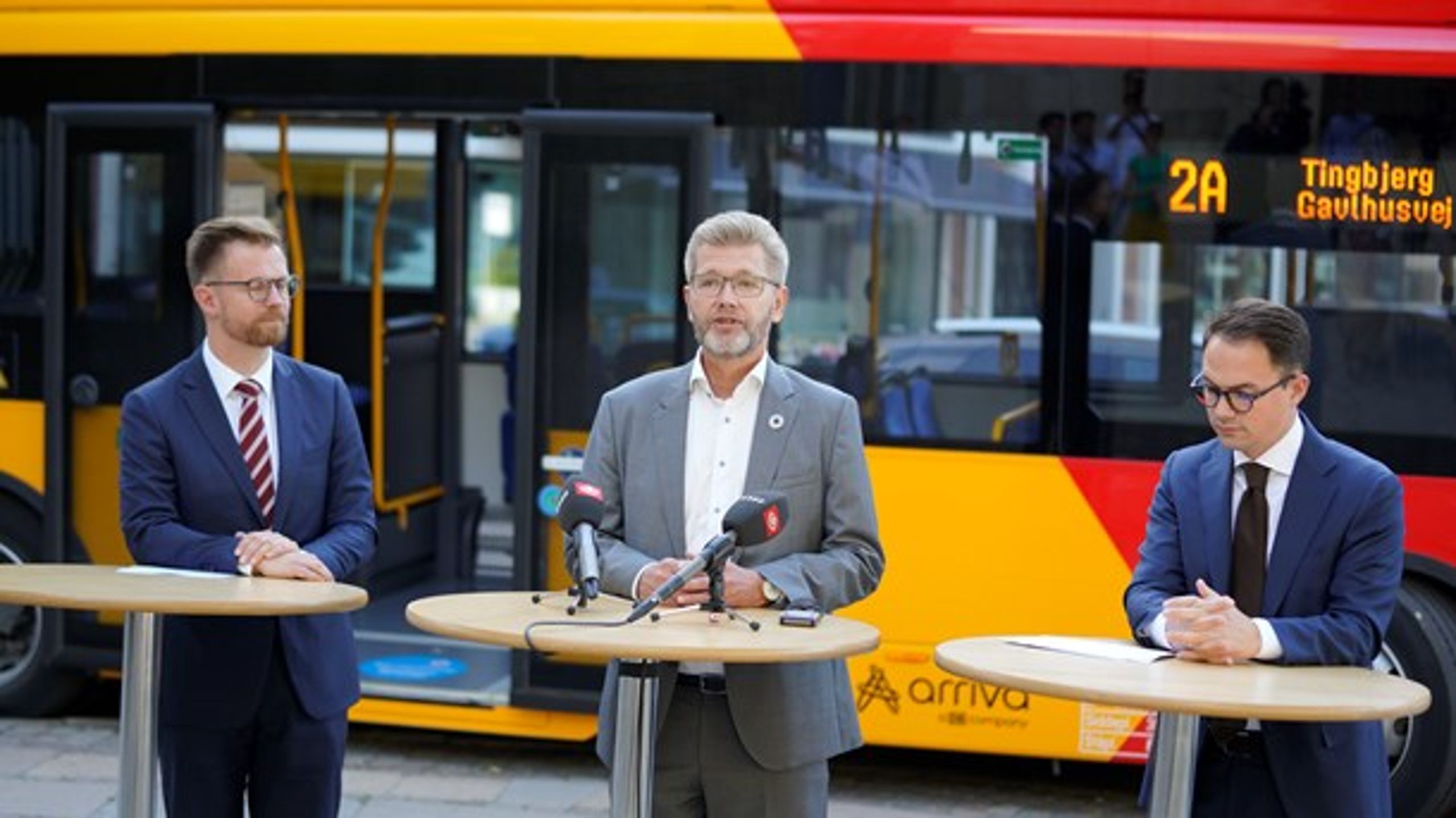 Transportminister Benny Engelbrecht (tv.), overborgmester i Københavns Kommune Frank Jensen (midtfor) og borgmester i Frederiksberg Kommune Simon Aggesen (th.) præsenterede i dag klimasamarbejdsaftalerne på et pressemøde på Frederiksberg.&nbsp;