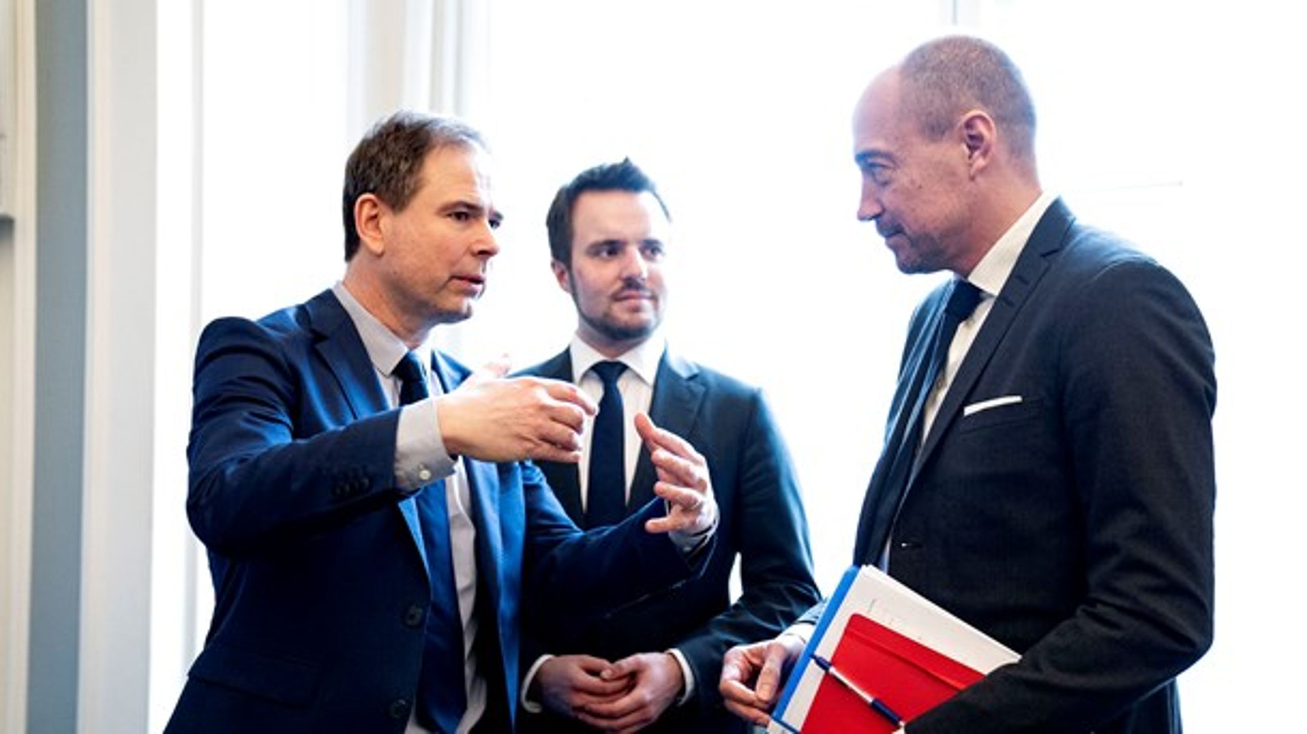 Sundheds- og ældreminister Magnus Heunicke (th.) og finansminister Nicolai Wammen kan forvente krav om forbedringer i ældreplejen ved finanslovsforhandlingerne senere i år.&nbsp;