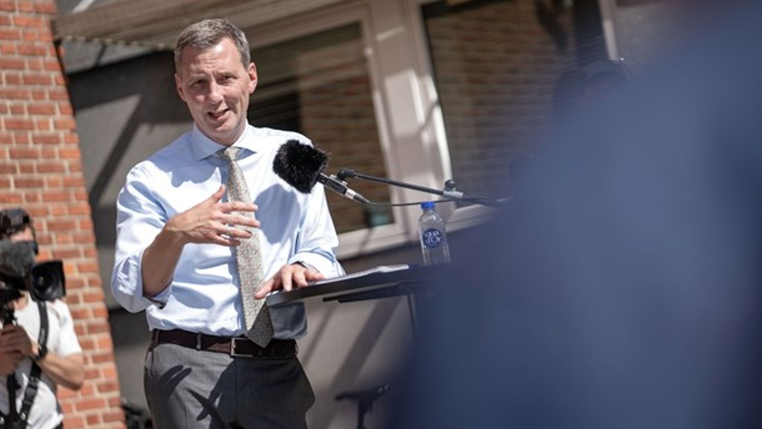 Justitsminister Nick Hækkerup (S) og regeringen vil med ny politiaftale sikre mere politi tættere på borgerne.