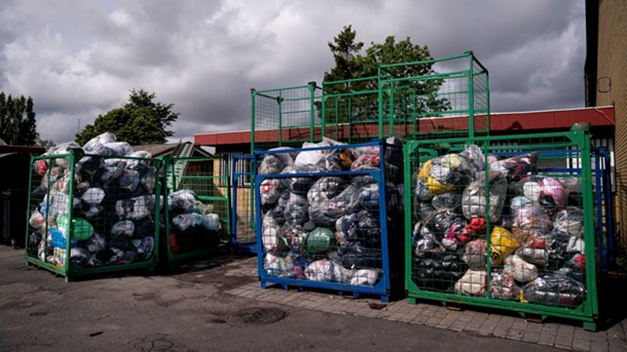 Under dække af klimakrisen er det lykkedes at snige en privatisering af affaldssektoren igennem, skriver&nbsp;Bo Asmus Kjeldgaard og Ib Larsen.