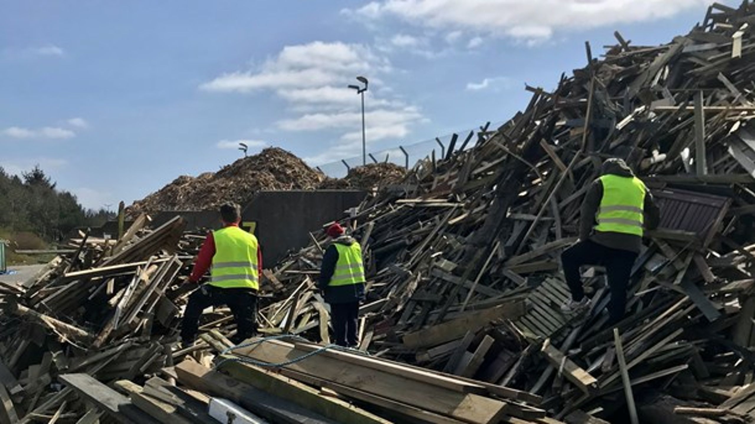Samarbejdet mellem den&nbsp;socialøkonomiske virksomhed&nbsp;Woods by HUMAN Results og Silkeborg Kommune&nbsp;rækker ud til&nbsp;kriminalitetstruede unge gennem arbejde med at&nbsp;bygge møbler af genbrugstræ.