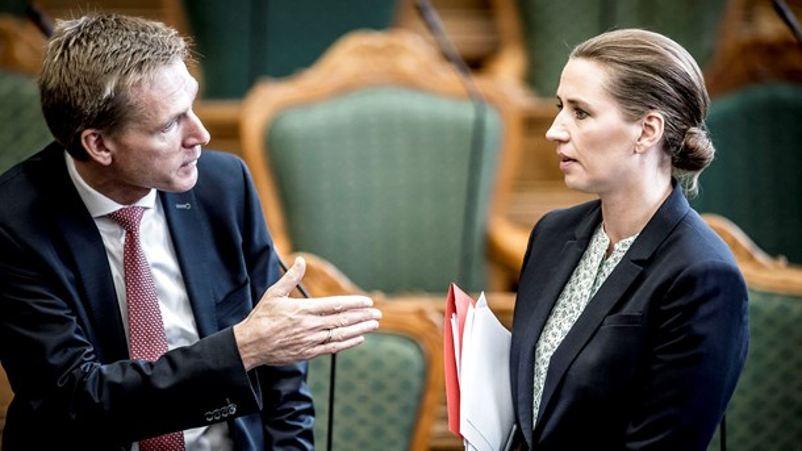 Regeringen har sat alle sejl til for at Mette Frederiksen kan gå på talerstolen med en aftale om tidlig pension i hånden, når Folketinget åbner på tirsdag. Men ifølge Dansk Folkeparti er der endnu et stykke vej i mål.