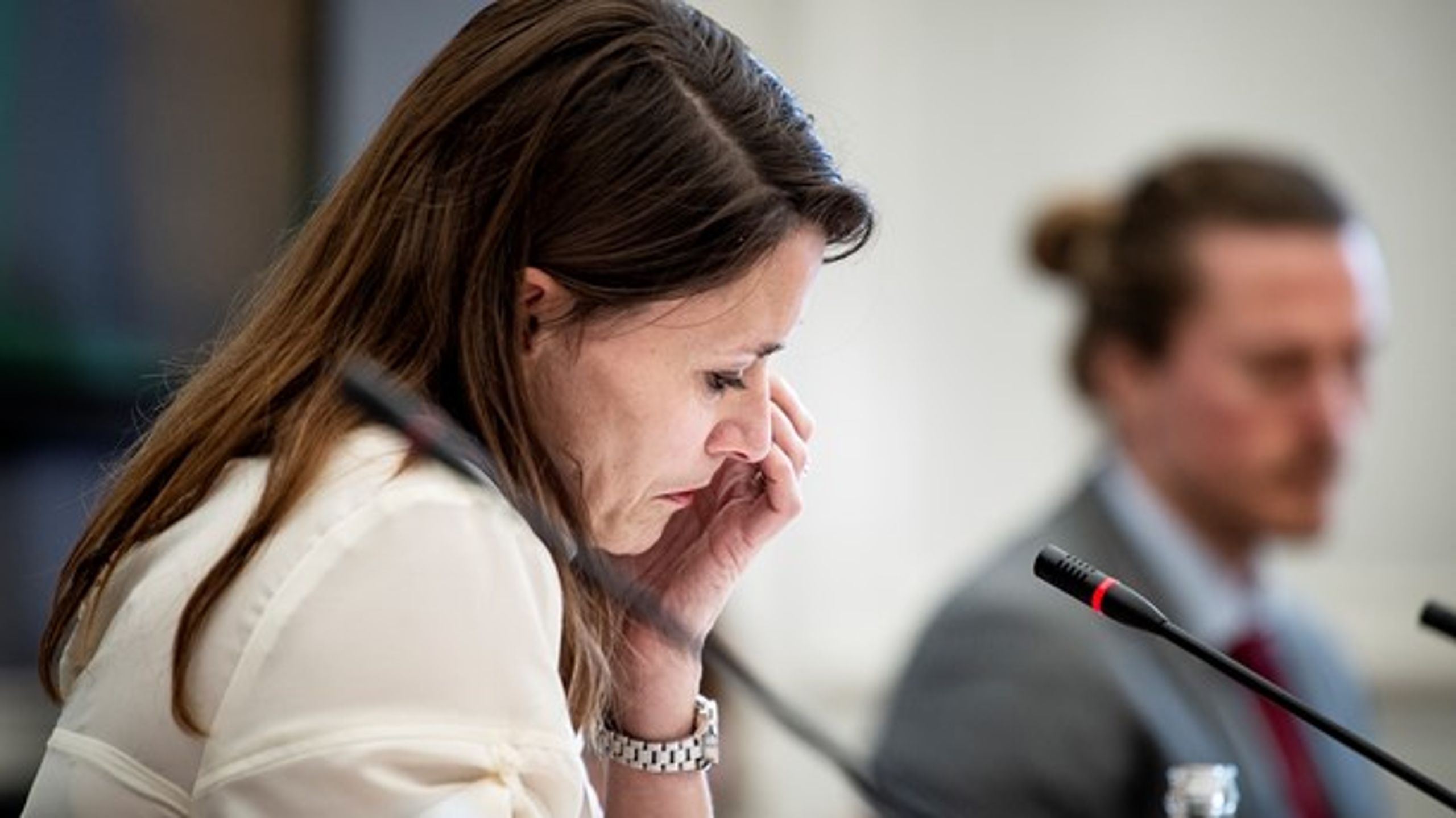 "Jeg tillader mig at spørge, fordi jeg selv har befundet mig i kategorien: Hvorfor er vi nogle kvinder, der indsmigrer os hos mænd med magt? Hvad er det, vi vil opnå?" skrev Carolina M. Maier.