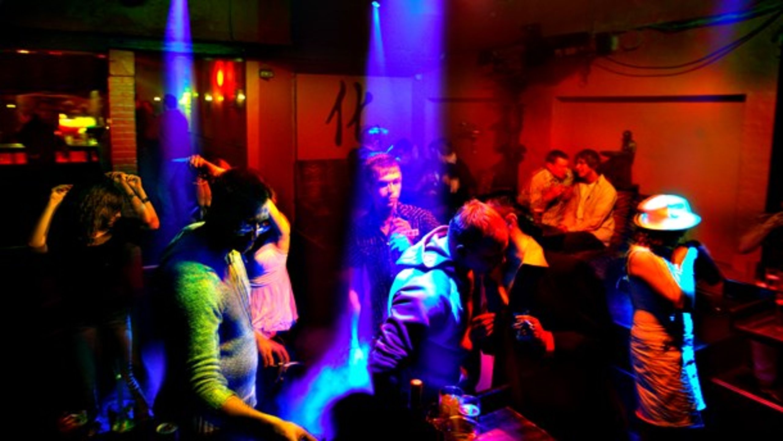 "Vores krybdyrhjerner fritager naturligvis hverken mænd eller kvinder fra at opføre sig ordentligt. Det er vi også biologisk programmerede til, men det er hundesvært," skriver Hans Meltofte.&nbsp;