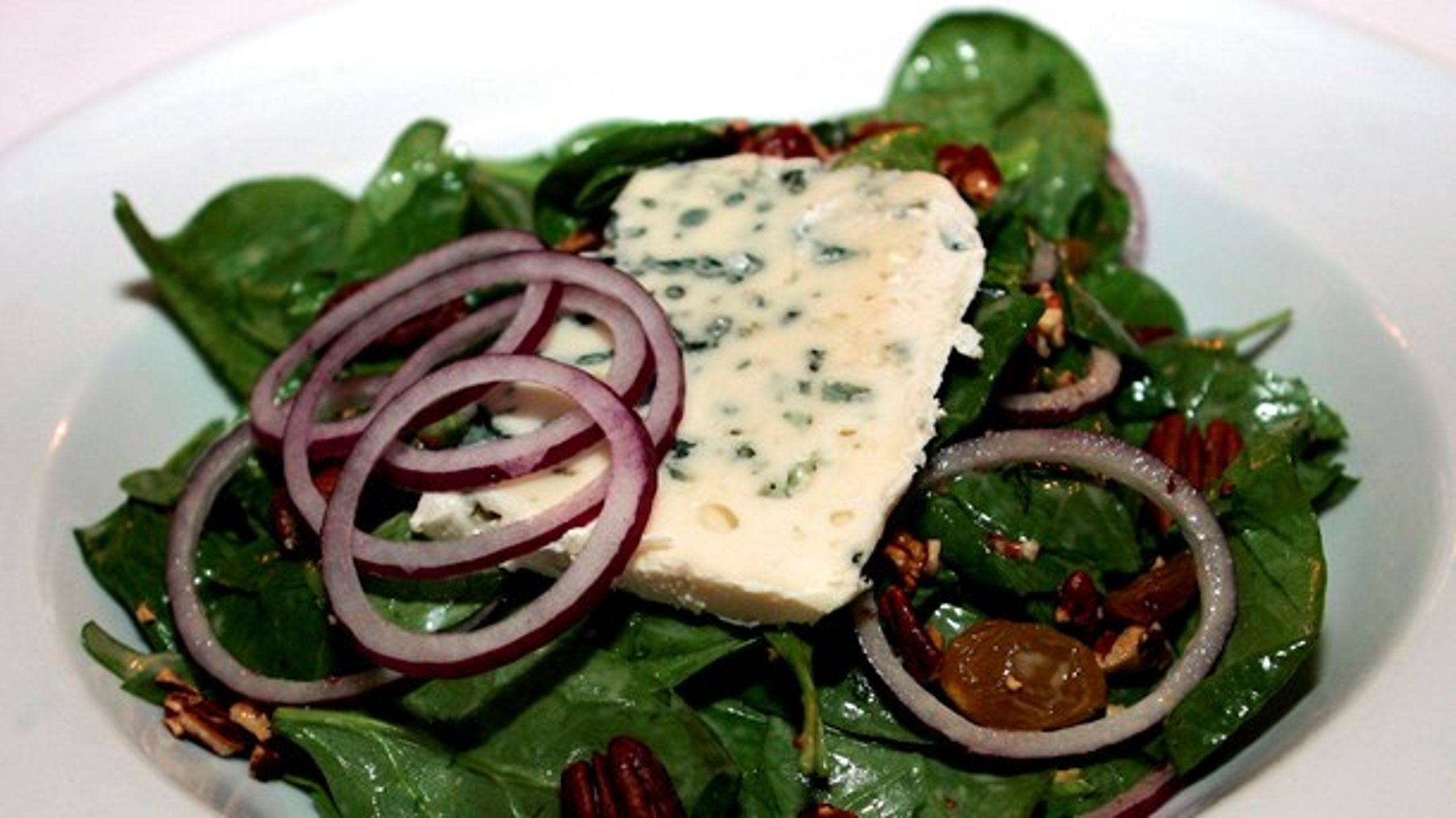 Den danske blåskimmelsost Danablu&nbsp;er blandt de fødevarer, der kan få gavn af en aftale med Kina, der nu er et skridt nærmere at blive realiseret.