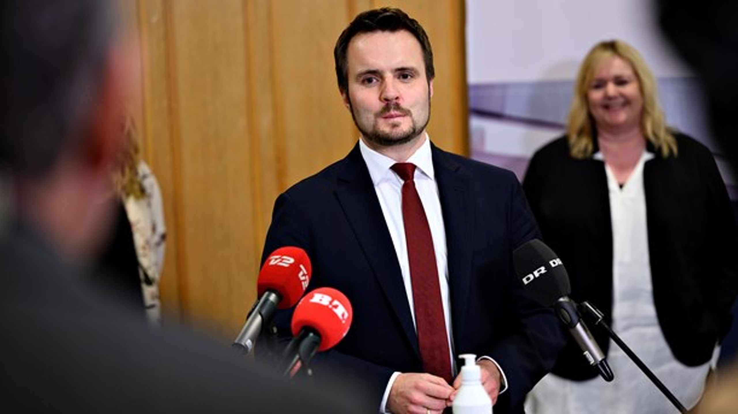 Erhvervsminister Simon Kollerup (S) er nødt til at tænke&nbsp;den medicinske cannabisindustri ind i en kommende strategi for life science-området, mener Medicinsk Cannabis Industri.