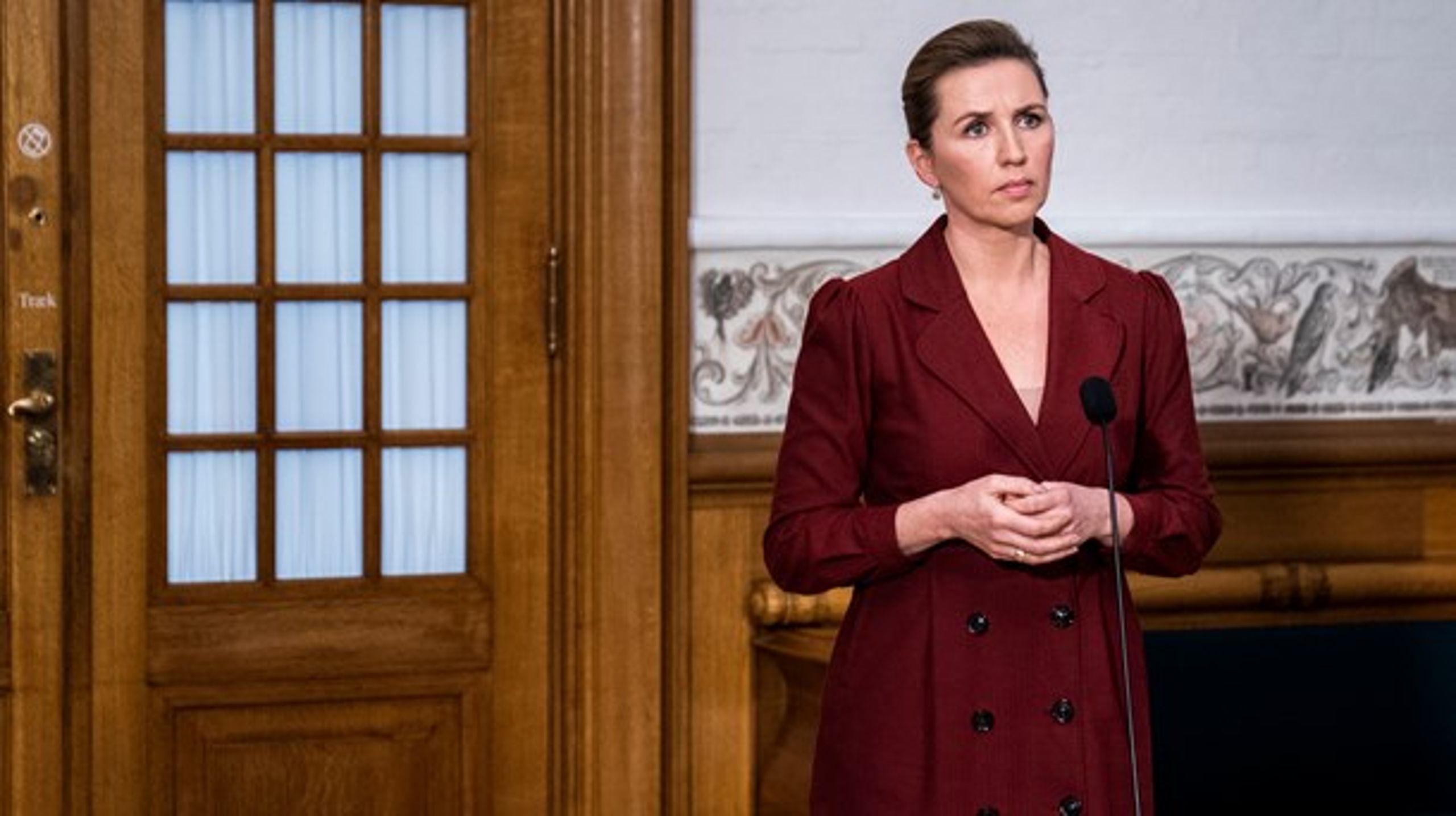 Mink-sagen gør det&nbsp;let at tegne et billede af en magtfuldkommen statsminister, der ser stort på lovgivningen, skriver Jarl Cordua.