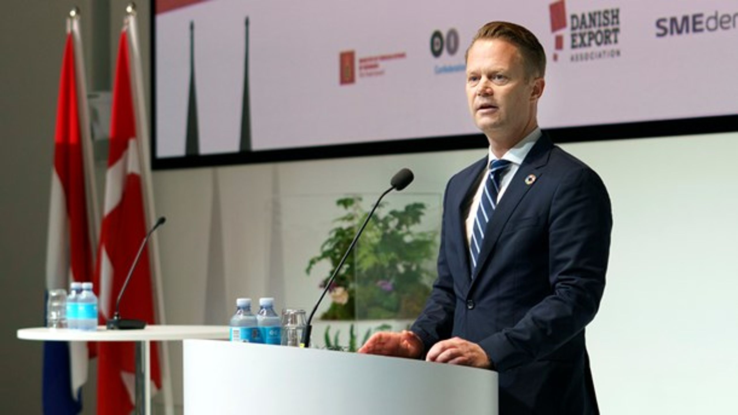 Jeppe Kofods (S) kommende udenrigs- og sikkerhedspolitiske strategi skal basere sig på socialdemokratiske værdier. Men det betyder ingenting, skriver tidligere ambassadør, Claus von Barnekow.