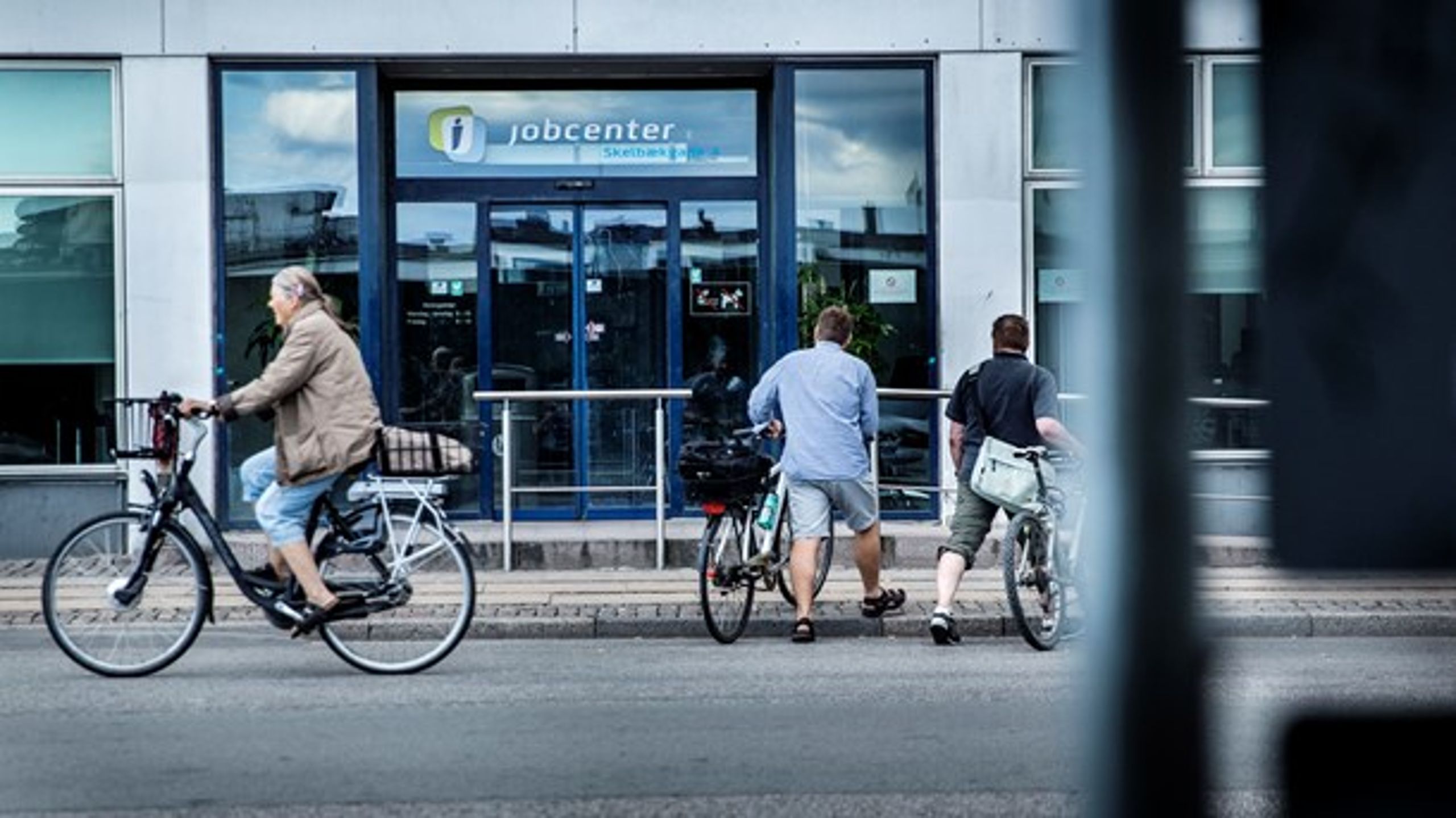 "Det er som om, man politisk helt har glemt, at man siden 2002 har flyttet mere og mere af det, der tidligere var socialpolitiske indsatser ind i beskæftigelsespolitikken," skriver debattørene.&nbsp;