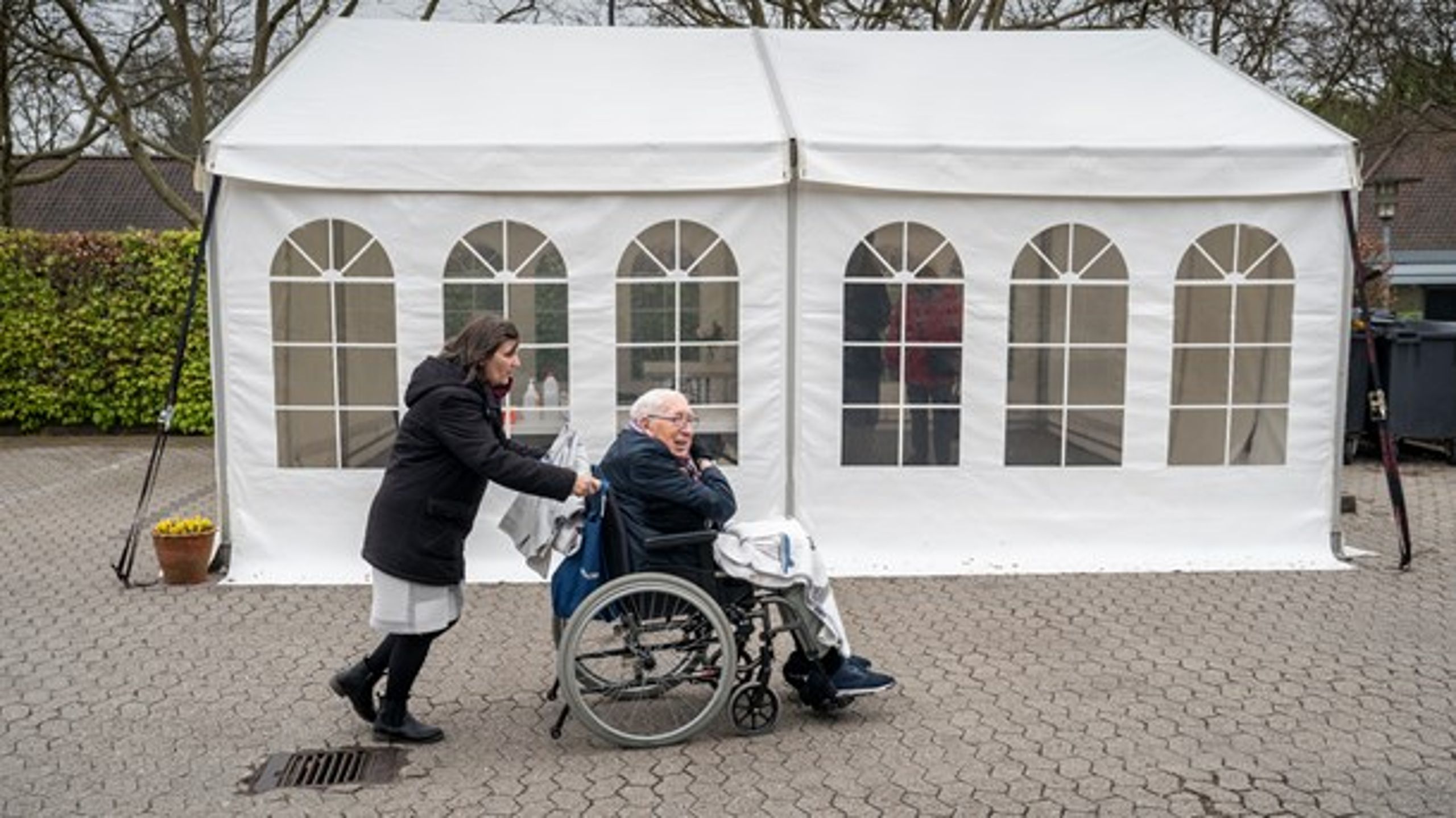 Flere kommuner og regioner har set potentialet i at involvere frivillige i velfærdsopgaver. Vi ser det blandt andet på plejehjem og hospitaler, skriver Anders La Cour.