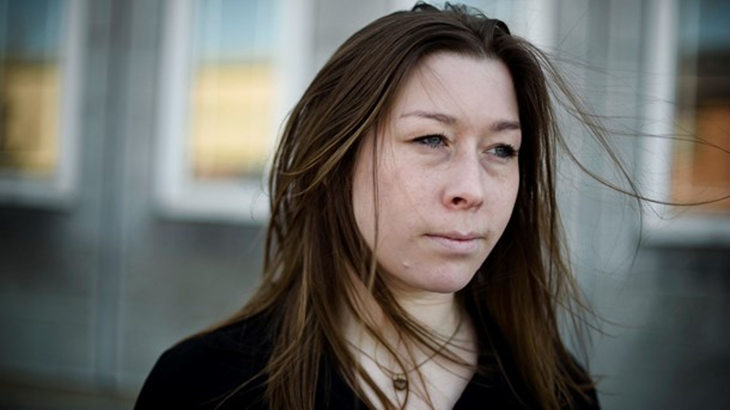 Antallet af socialrådgivere på sygehusene er faldet, og det har forværret sammenhængen i indsatsen mellem regionerne og kommunerne, skriver Ditte Brøndum.