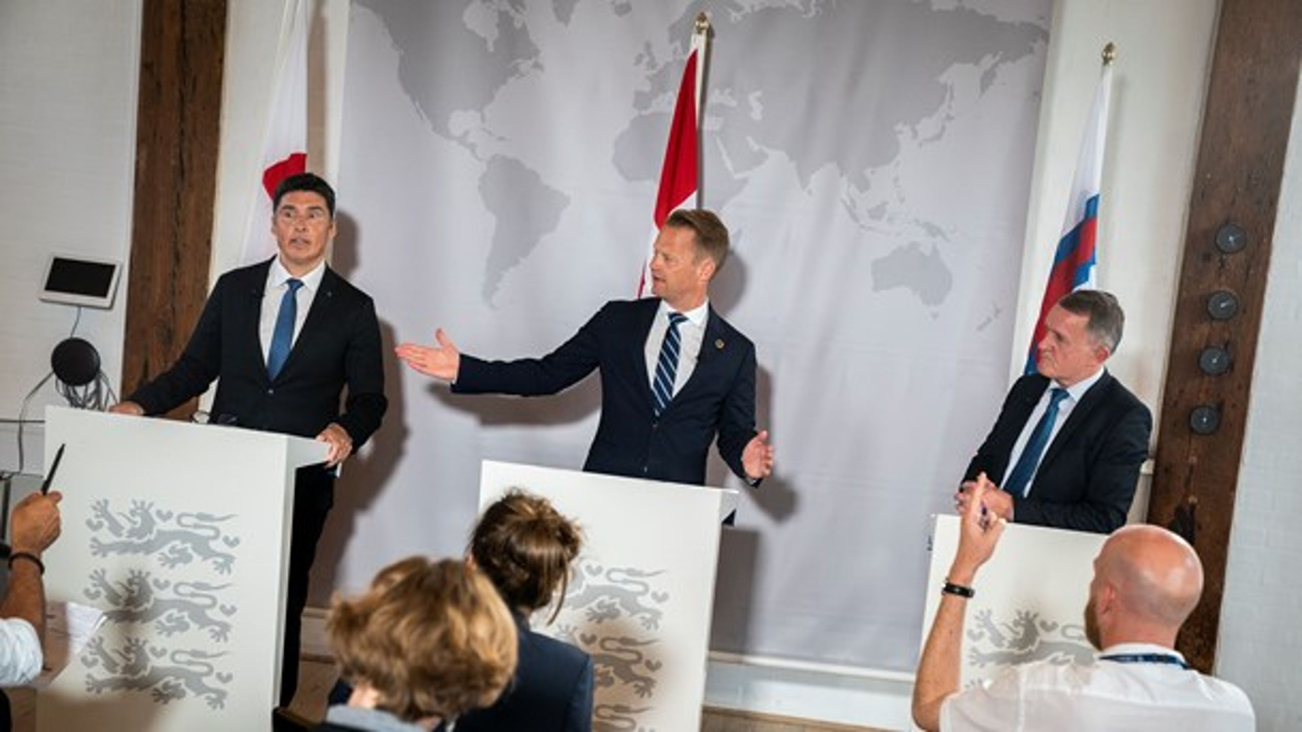 Det er en 10-årig strategi, der har til formål at beskrive de vigtigste muligheder og udfordringer, der er for Arktisk.