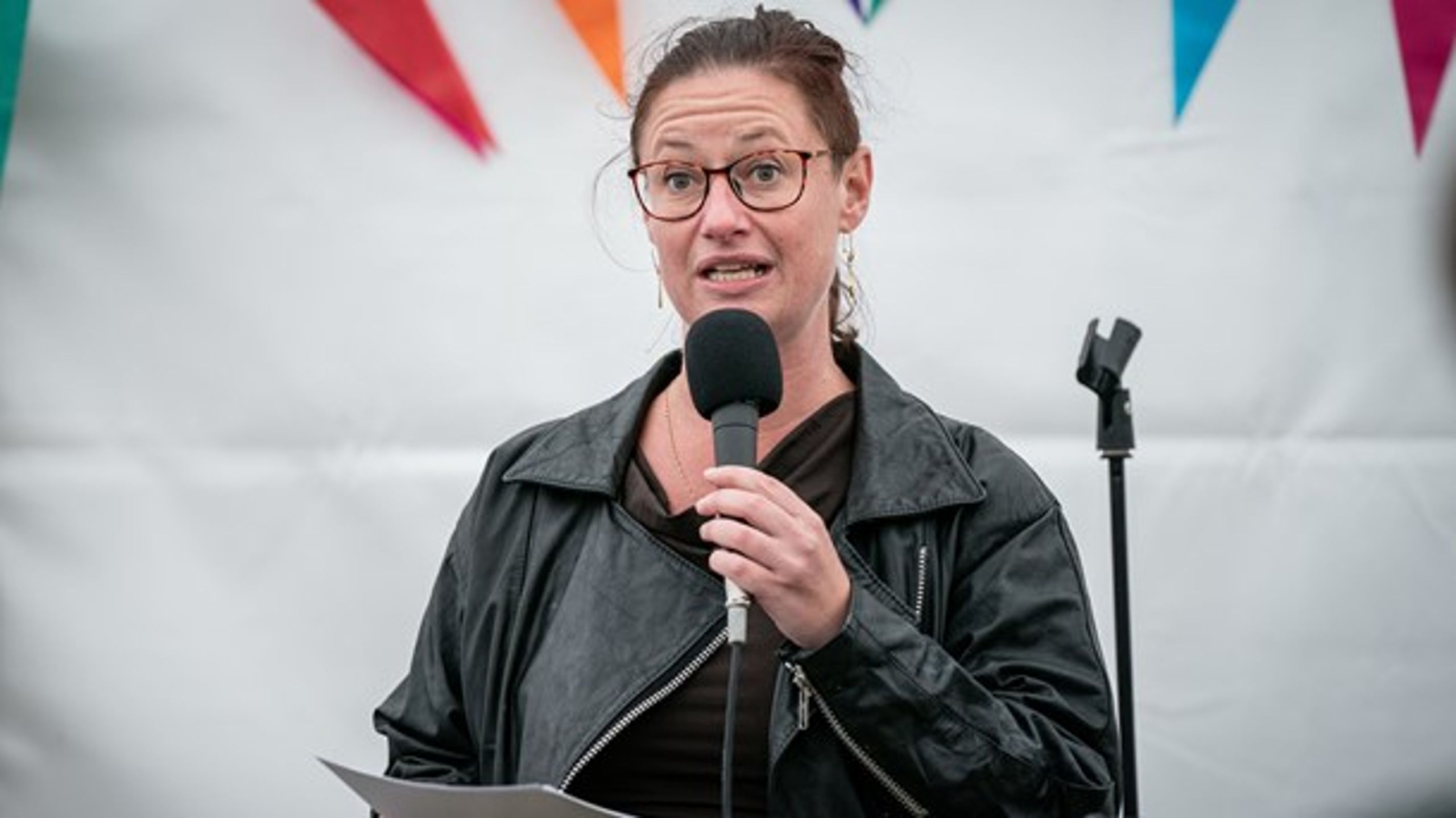 Vi må nedlægge parkeringspladser, omlægge veje til cykelstier og skrue op for parkeringsgebyrer, skriver teknik- og miljøborgmester Ninna Hedeager Olsen (EL).