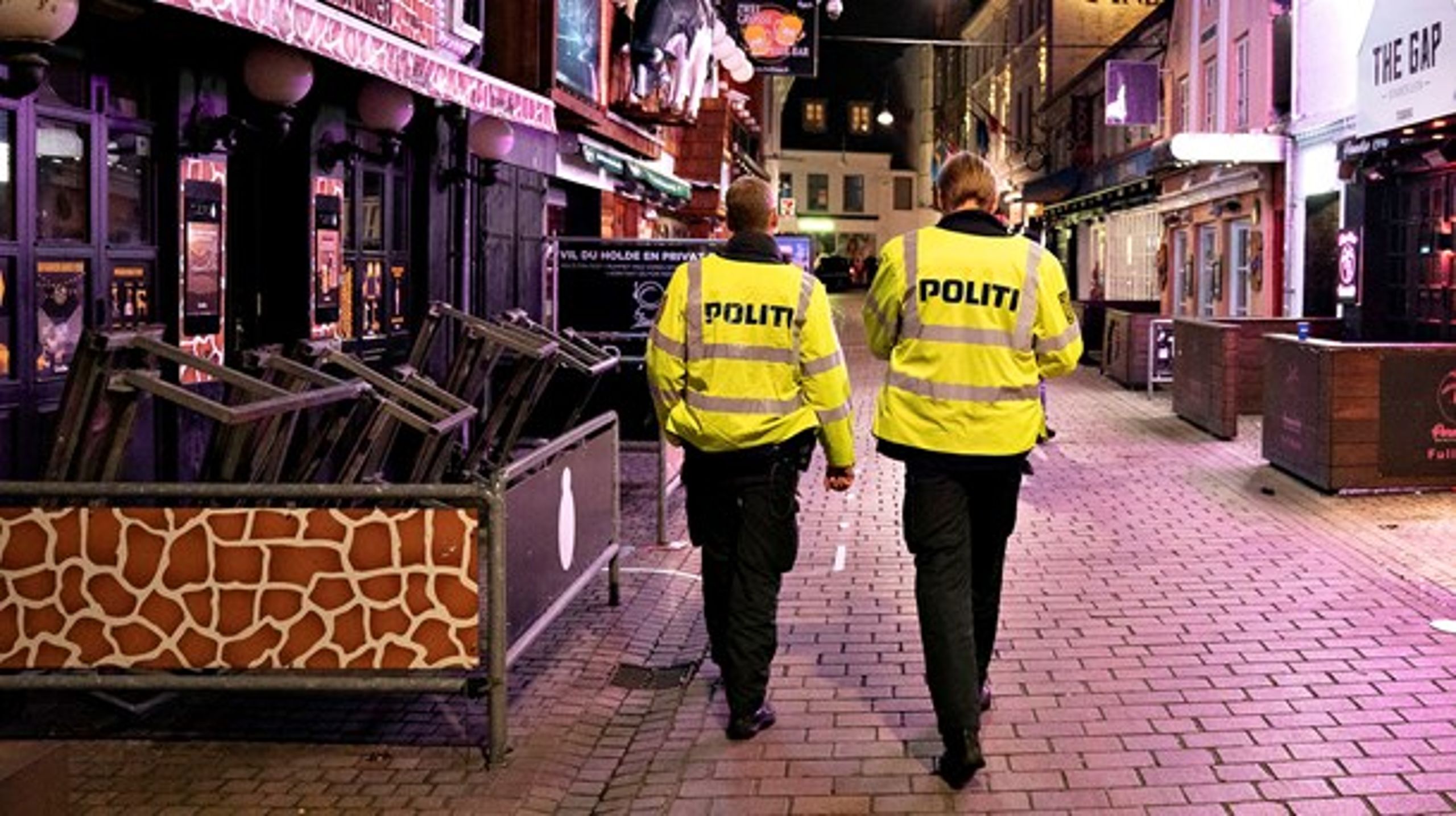 Den&nbsp;moraliserende og viftende pegefinger under coronapandemien gør os indadskuende, ængstelige, bange og ufrie, skriver biskop Peter Skov-Jakobsen.