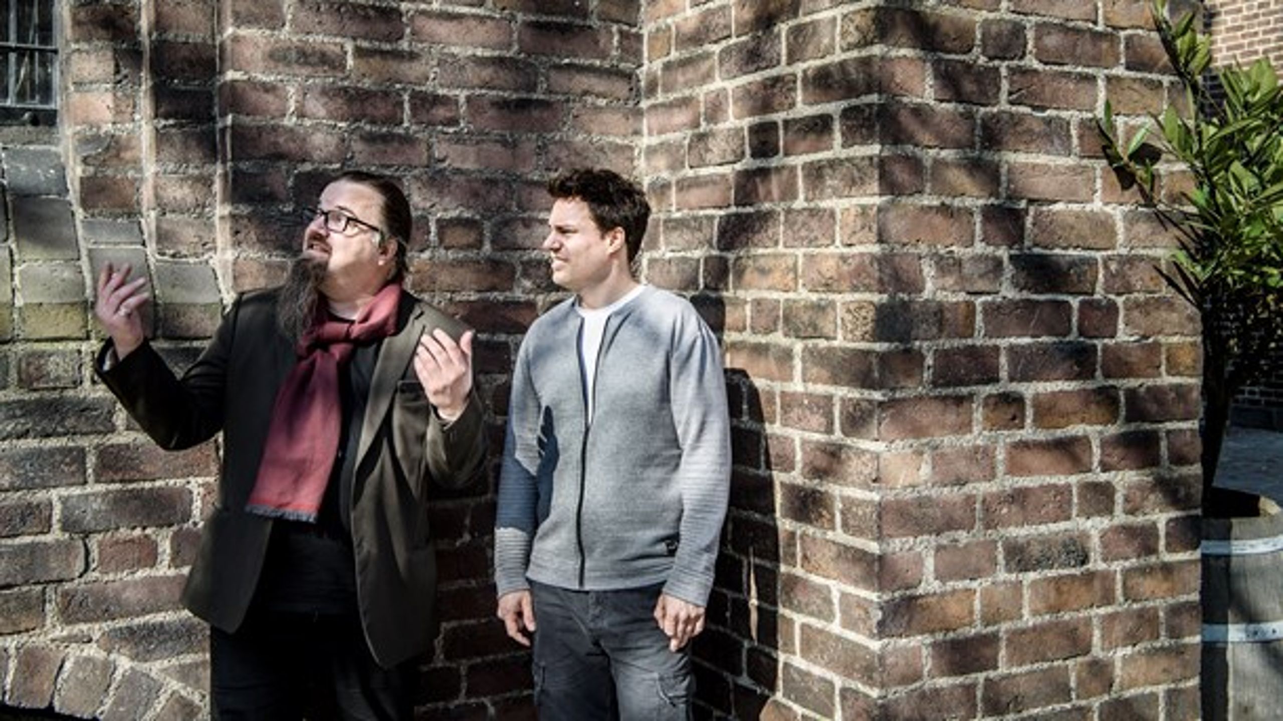 For at skære det ud i pap er ateister og sekularister generelt ikke ude på at forbyde religion, skriver&nbsp;Simon Nielsen Ørregaard (til venstre) og Anders Stjernholm.