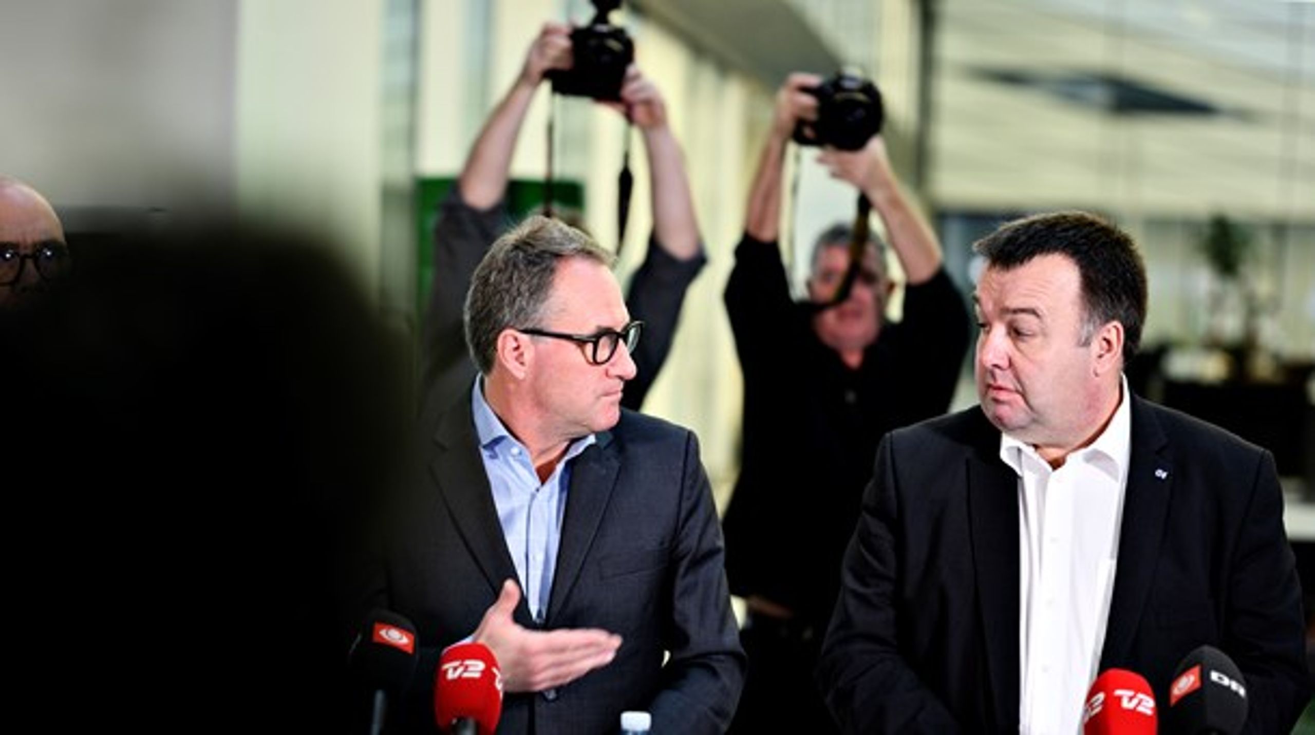 Lars Sandahl Sørensen (til venstre) og Claus Jensen (til højre) har hver især afleveret en ønskeseddel med tre erhvervspolitiske ønsker til Simon Kollerup for 2021.&nbsp;