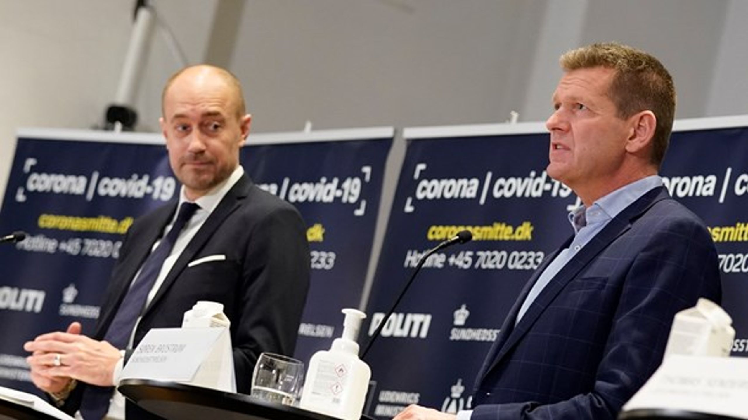 "Det er vigtigt at sige, at vaccinen kommer til os alle. Men vi er nødt at prioritere, hvem der får den først," sagde SST-direktør Søren Brostrøm på et pressemøde lillejuleaftensdag.