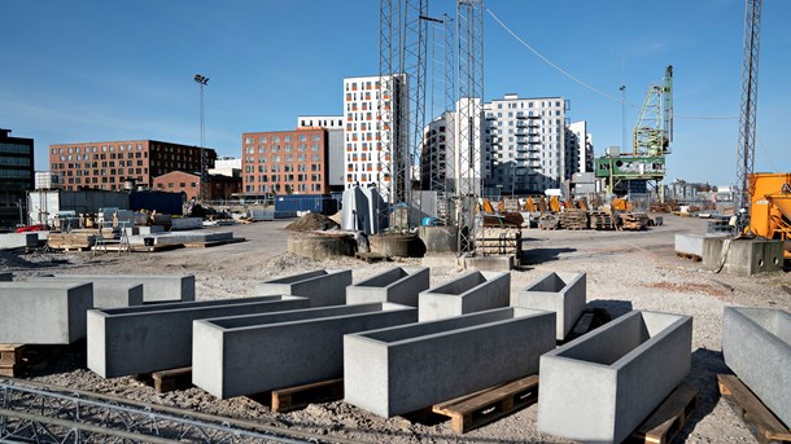 Regeringen må indføre krav om CO2 i byggeriet hurtigere, end de har lagt op til. Det fordyrer nemlig ikke byggeriet, men er en vigtig driver for omstillingen,&nbsp;skriver Lene Espersen og Gunde Odgaard.