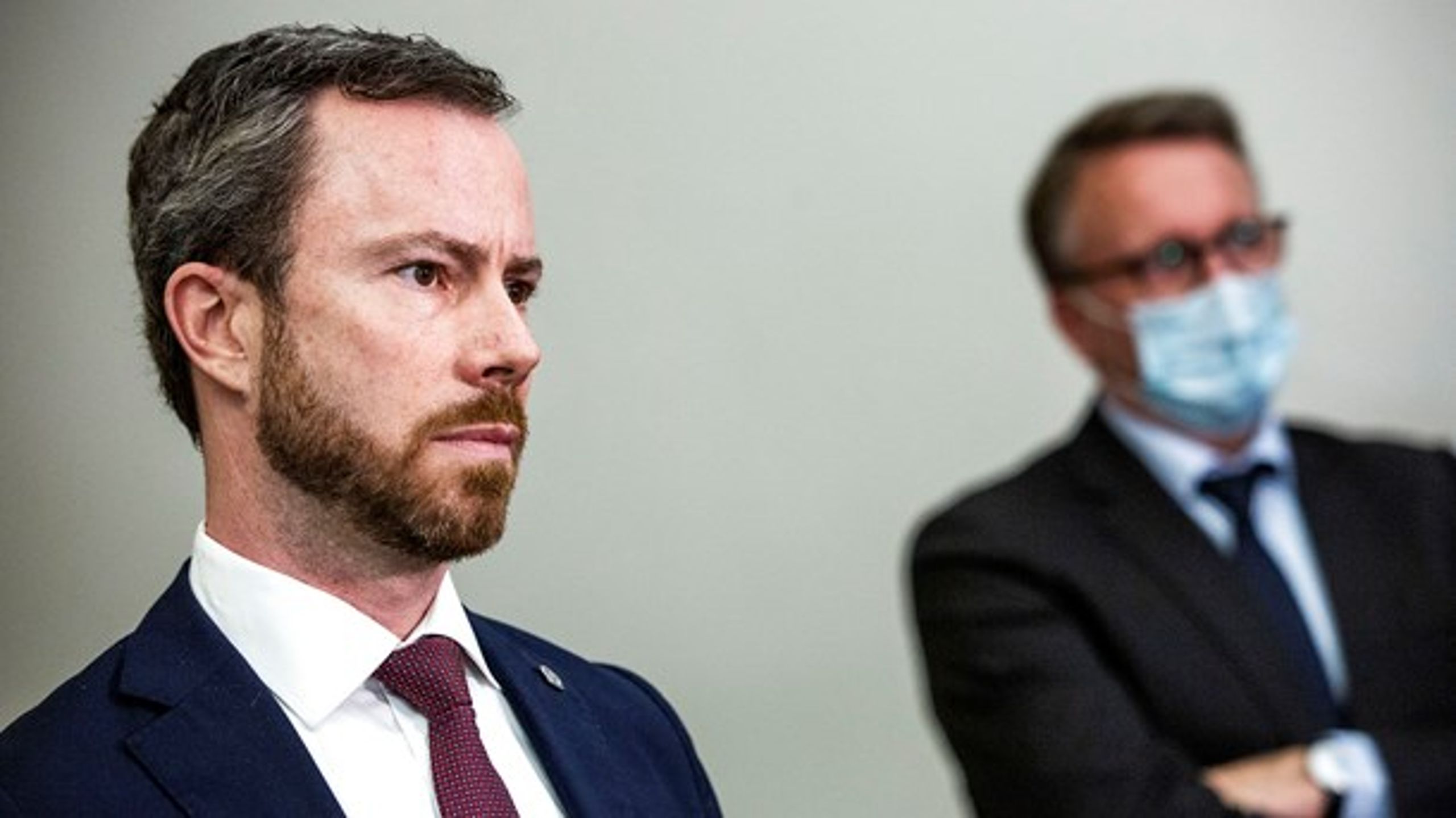 <span>"Regeringens oprindelige udspil var milevidt fra at kunne dække gælden i
minkproduktionen, og det ville have ført til, at rigtig mange minkavlere havde
måttet gå fra hus og hjem," siger Jakob Ellemann om minkforhandlingerne, som nu ifølge Venstre er endt med en "ordentlig aftale".<br></span>