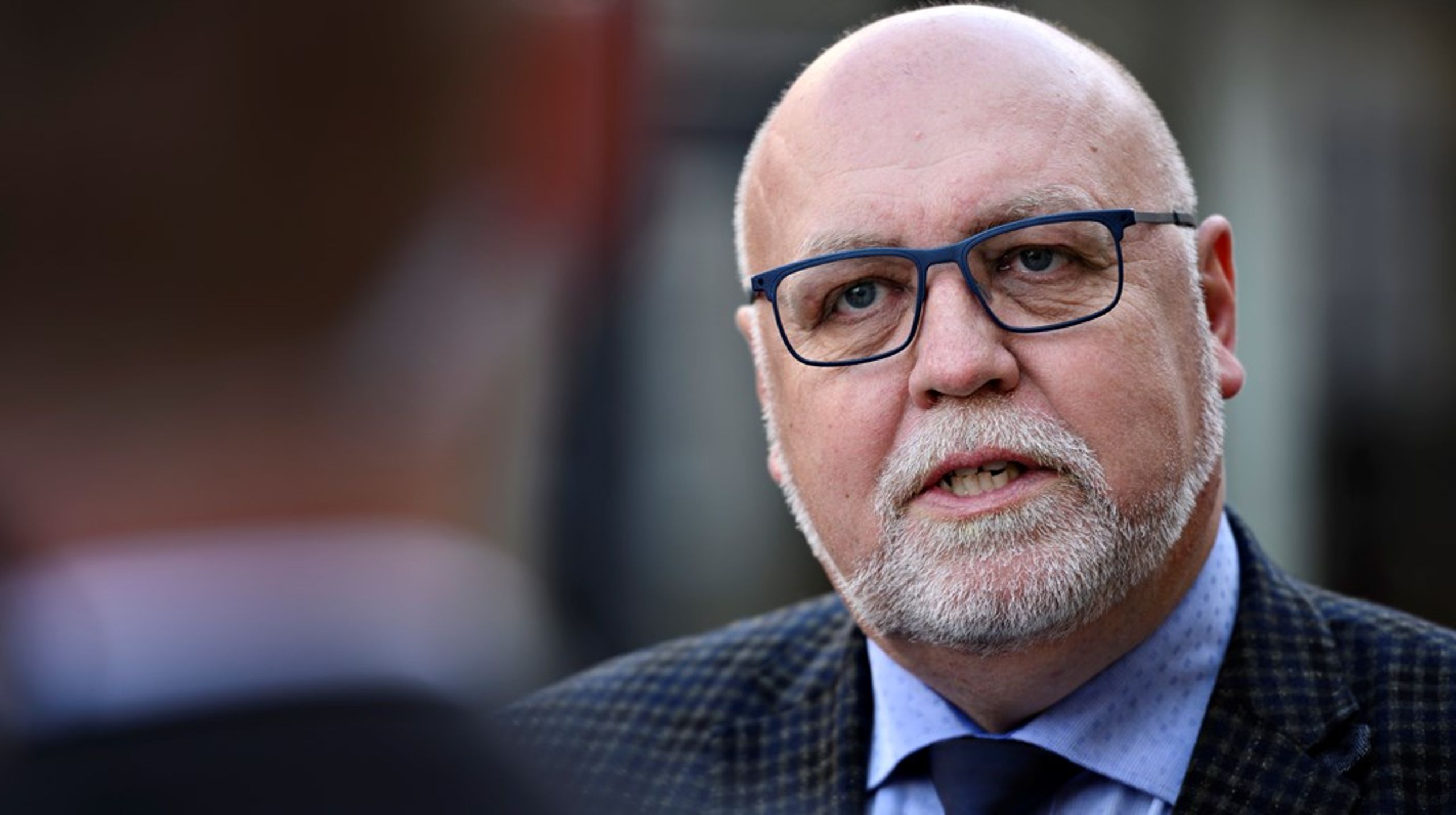 I provinsen kan kun et fåtal benytte tog og busser. Vi skal derfor lade danskerne have deres biler i fred, samtidig med at vi forbedrer det kollektive tilbud, skriver Kristian Pihl Lorentzen (V).