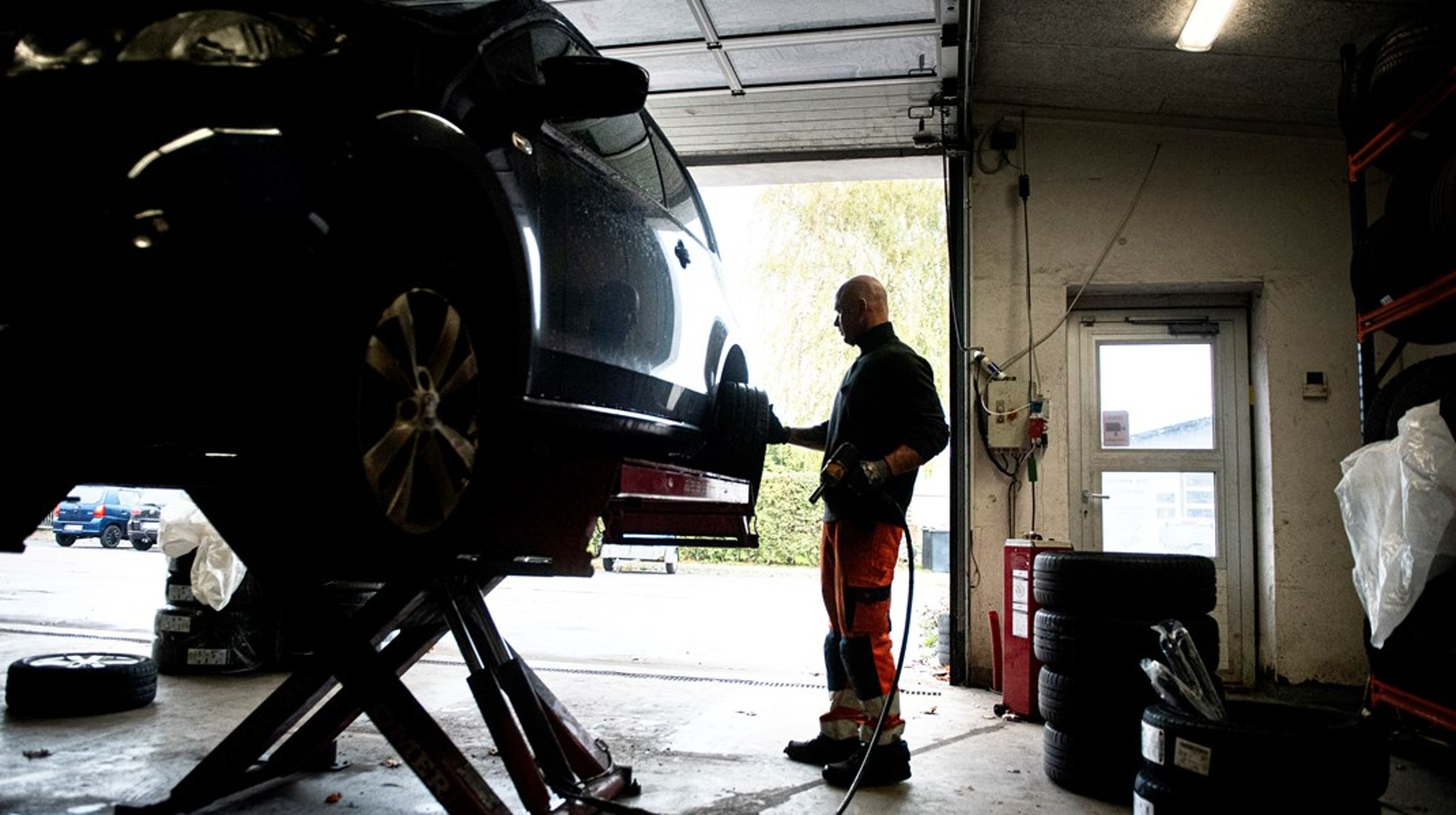 Grøn omstilling kan sagtens implementeres på værkstedsgulvet, hvis man sætter det i system. Det skal vi hjælpe ledere til gennem vejledning, skriver Niklas Praefke.&nbsp;&nbsp;