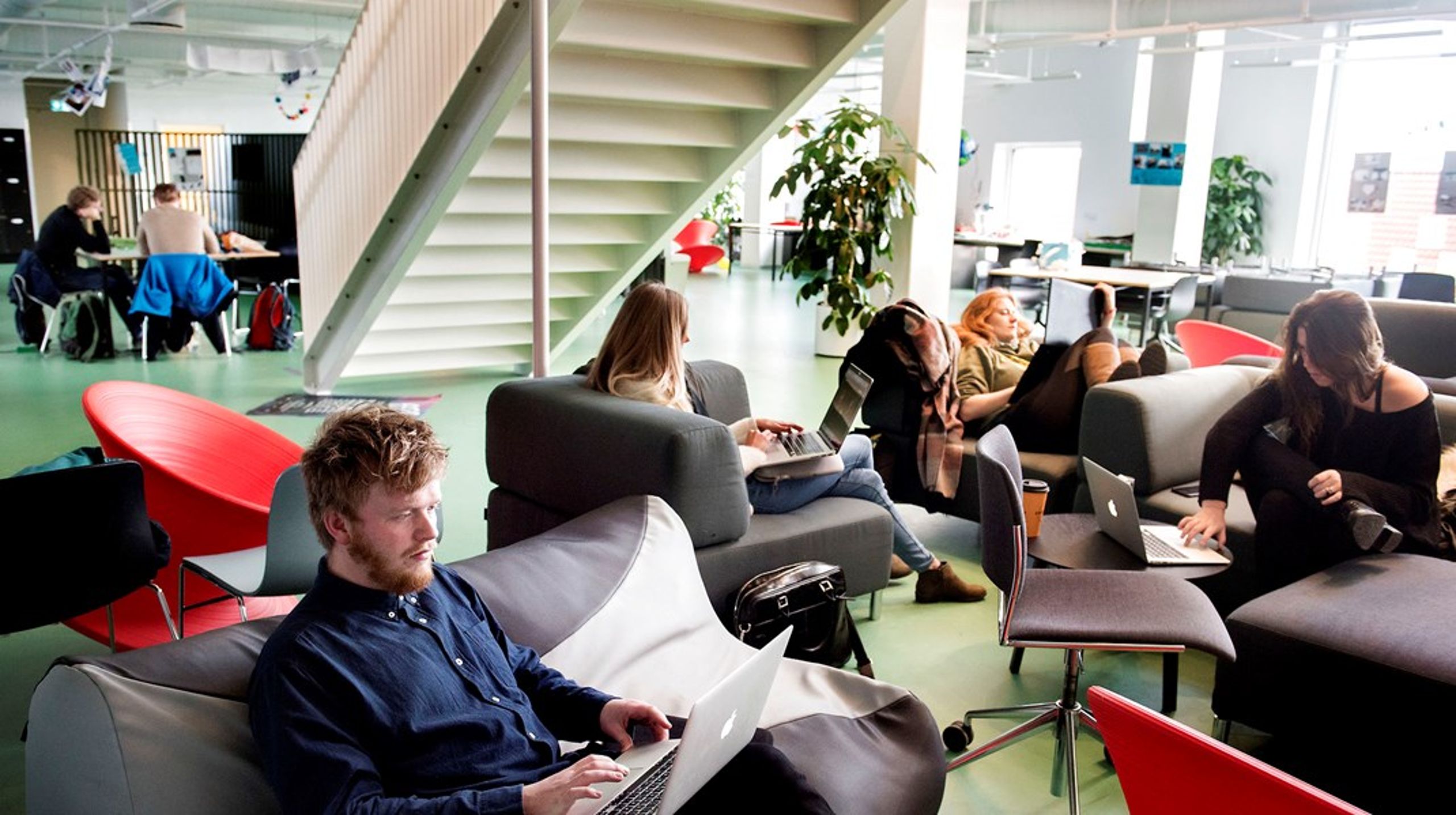 Professionshøjskolerne har arbejdet på at trække flere internationale studerende til, fordi det giver værdi. Nu frygter de, at stigningen i SU-udgifter til studerende fra EU-lande kan betyde dimensionering af engelsksprogede uddannelser.<br>