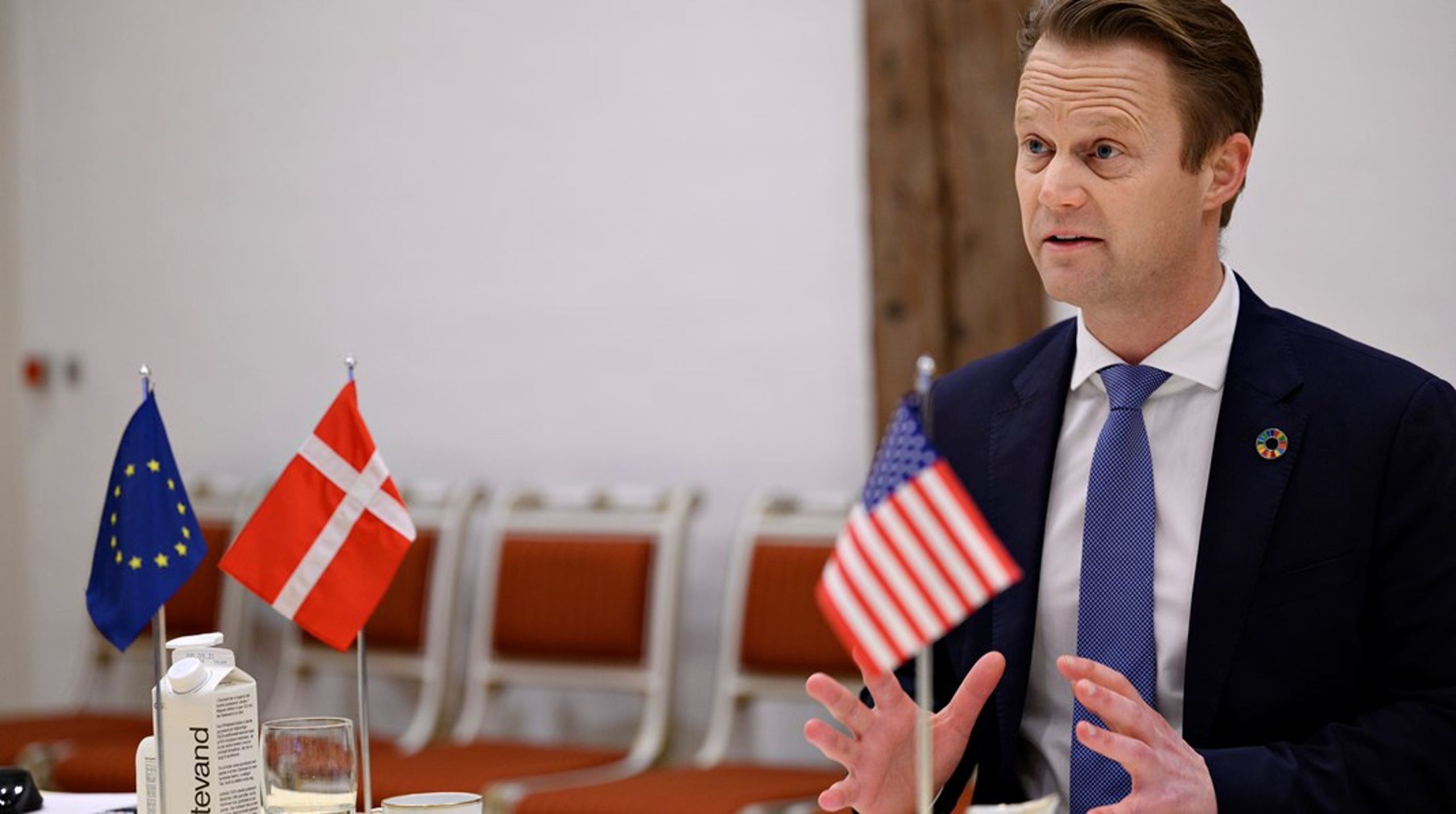 Udenrigsminister Jeppe Kofod (S) bør have mod til at tage ordet i Bruxelles og sige fra over for en handelsaftale med Kina, skriver Robert Matlok.
