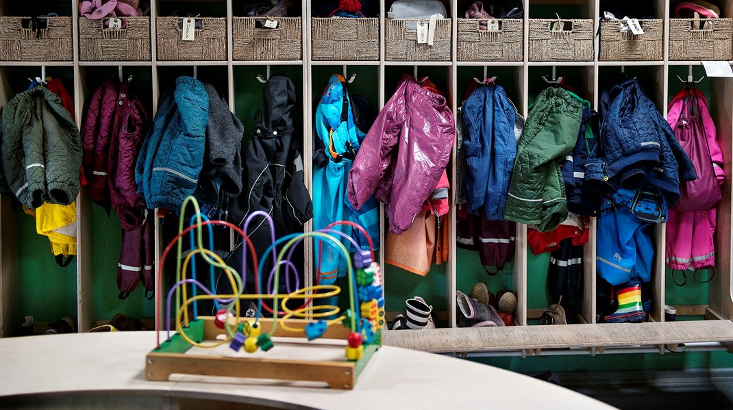 Reelle og ambitiøse minimumsnormeringer er nødvendige for, at der er ressourcer til at give tilstrækkelig omsorg til alle børn, skriver Forældrebevægelsen.