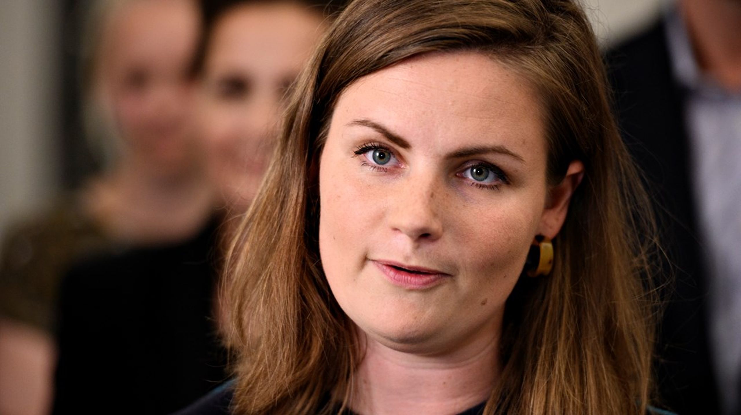 "Selvfølgelig regner jeg ikke med, at det bliver nødvendigt. Men den her regering har givet nogle klare løfter, og de skal indfries," siger Enhedslistens nyvalgte politiske ordfører,&nbsp;Mai Villadsen.