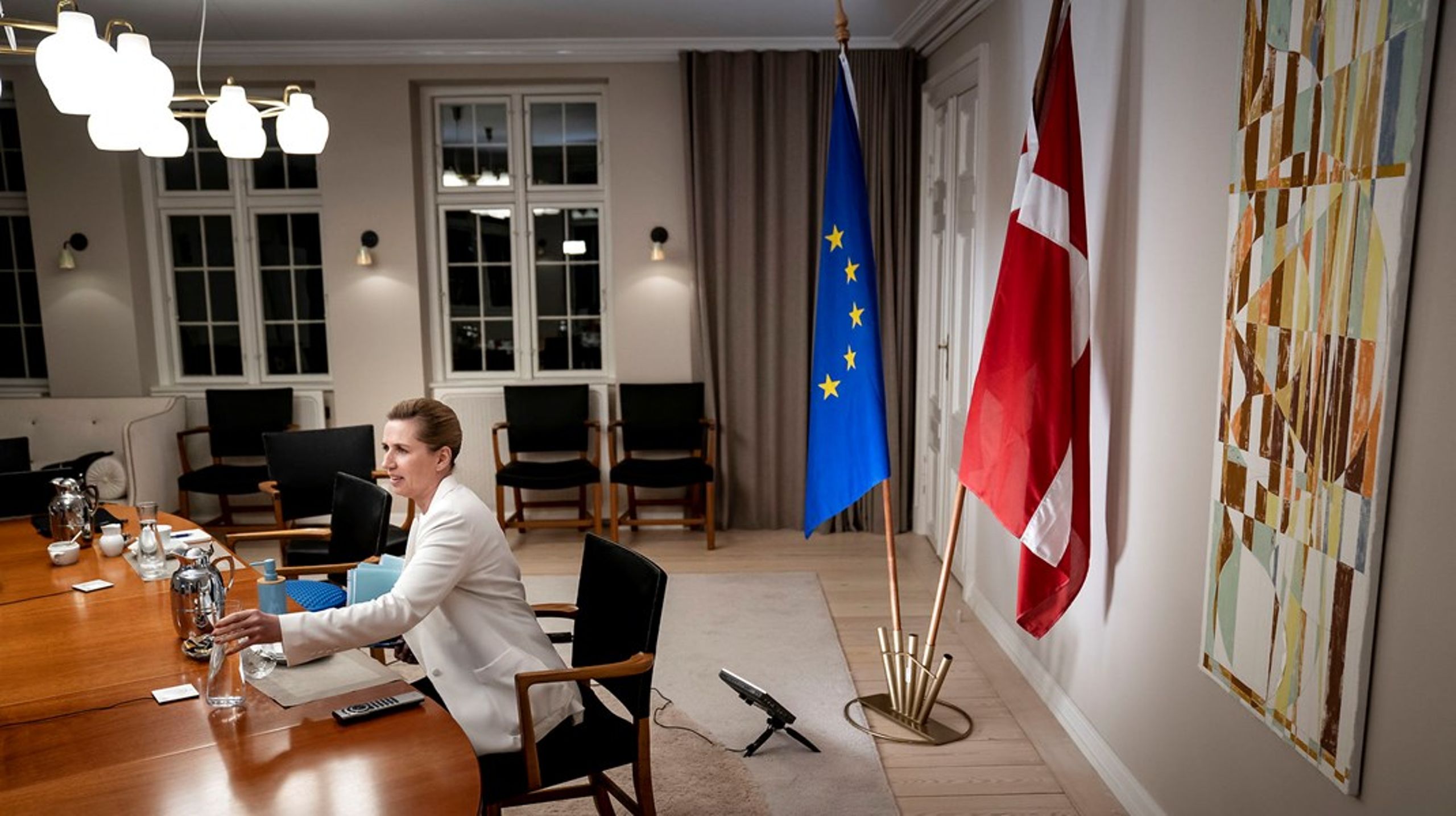 Mette Frederiksen er tilbage bag skærmen til møde med de øvrige EU-ledere både torsdag og fredag.