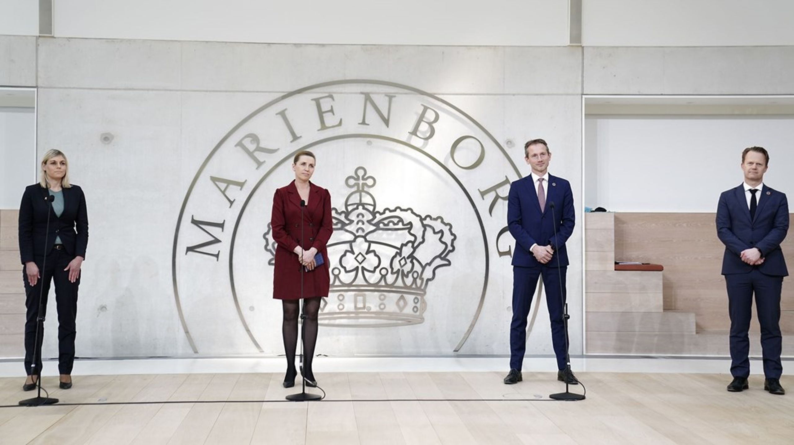 Udover statsminister Mette Frederiksen og den nye FN-repræsentant Kristian Jensen var forsvarsminister Trine Bramsen og udenrigsminister Jeppe Kofod til stede ved præsentationen på Marienborg.