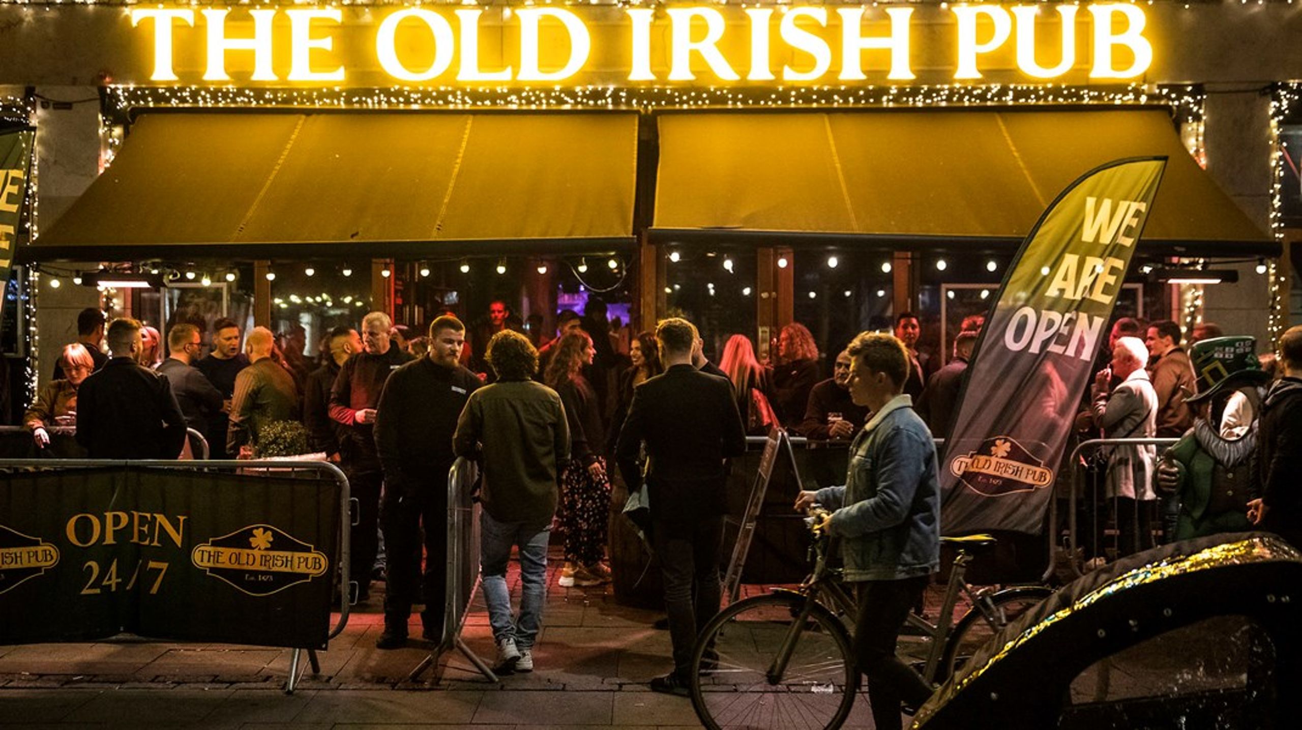 Indre by i København er&nbsp;om natten lige dele Bonbon-land og Balkan-cirkus med druk, spritbusser, hærværk, vold og søer af opkast og urin, og det hele syv nætter om ugen, skriver Anne Sofie Allarp.