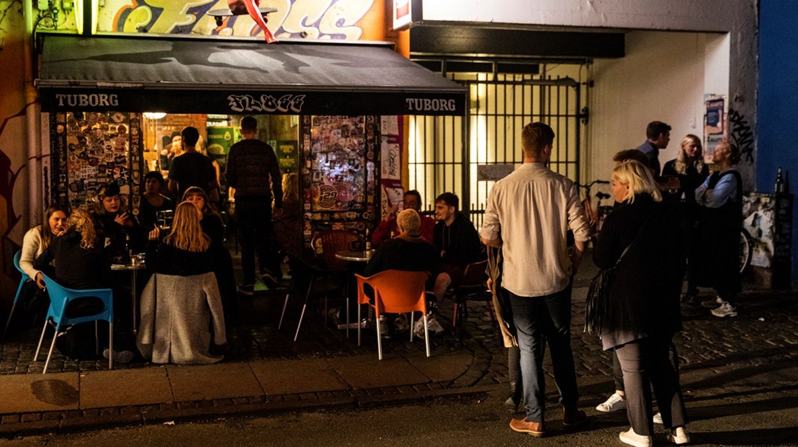 Der er allerede love og regler, der regulerer støj og uhensigtsmæssig adfærd i nattelivet. Sørg for at de bliver overholdt frem for at straffe ungdommen kollektivt, skriver en række ungdomspolitikere.