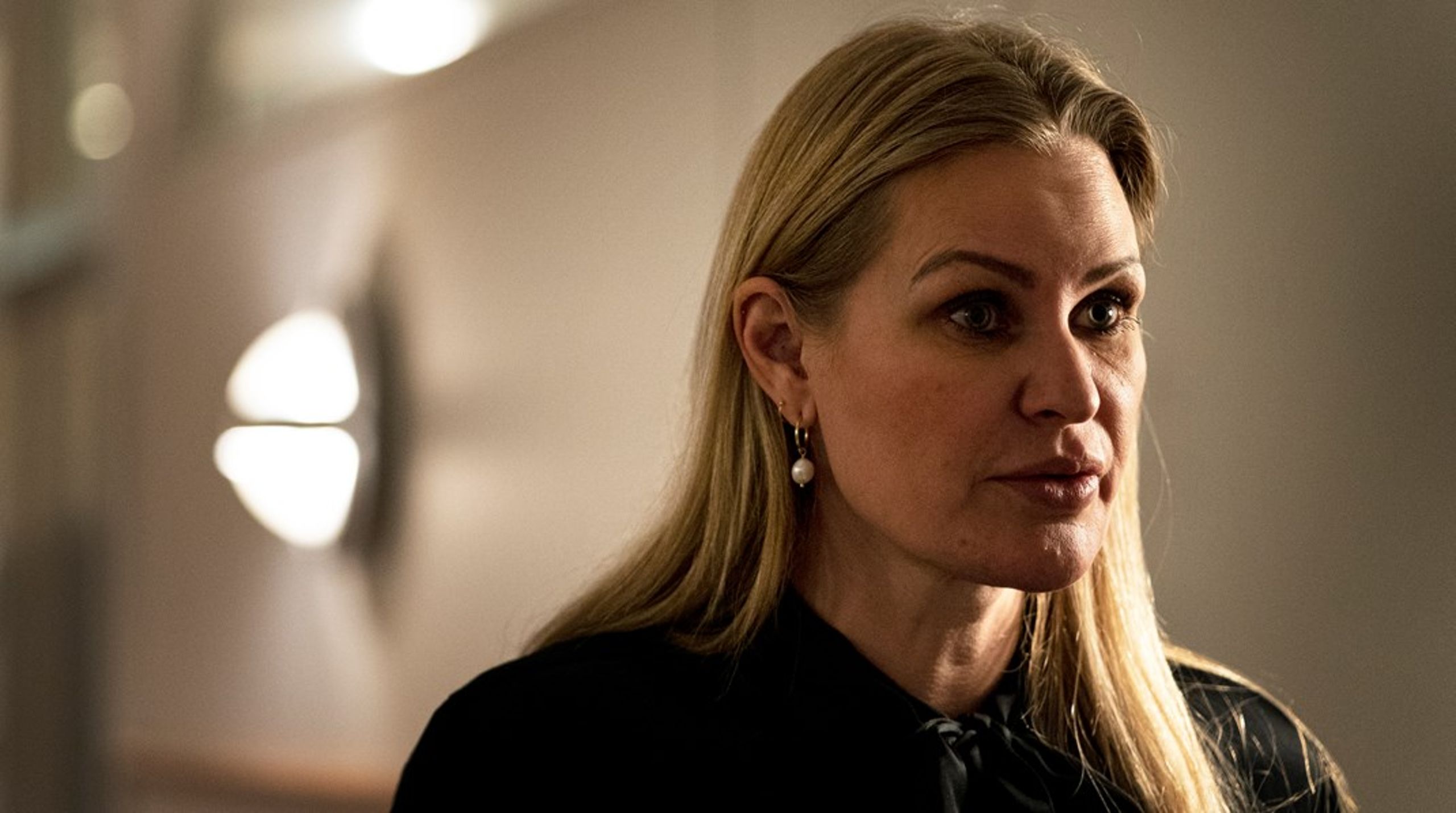 Hvis vi
erstatter danske medier, der bidrager til at skabe sammenhængskraft og forme
den offentlige debat, med tech-giganter, der intet giver tilbage, kommer vi til
at stå dårligere som land og som samfund, skriver Britt Bager (V).