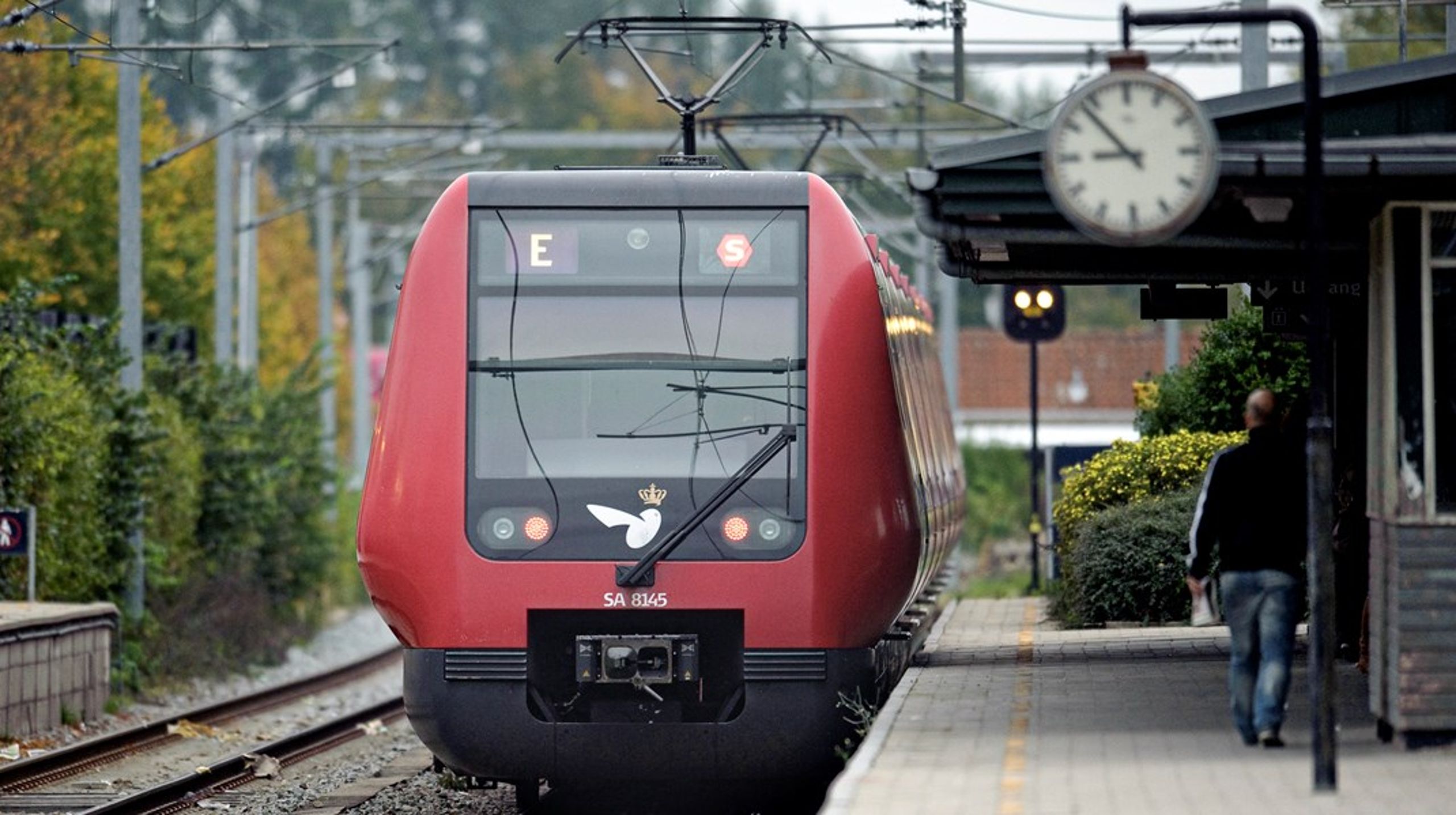 Skal flere lokaltog køre direkte til Favrholm Station ved det kommende Nordsjællands Hospital, så kræver det en ombygning af Hillerød Station, skriver Kirsten Jensen og Lars Gaardhøj.