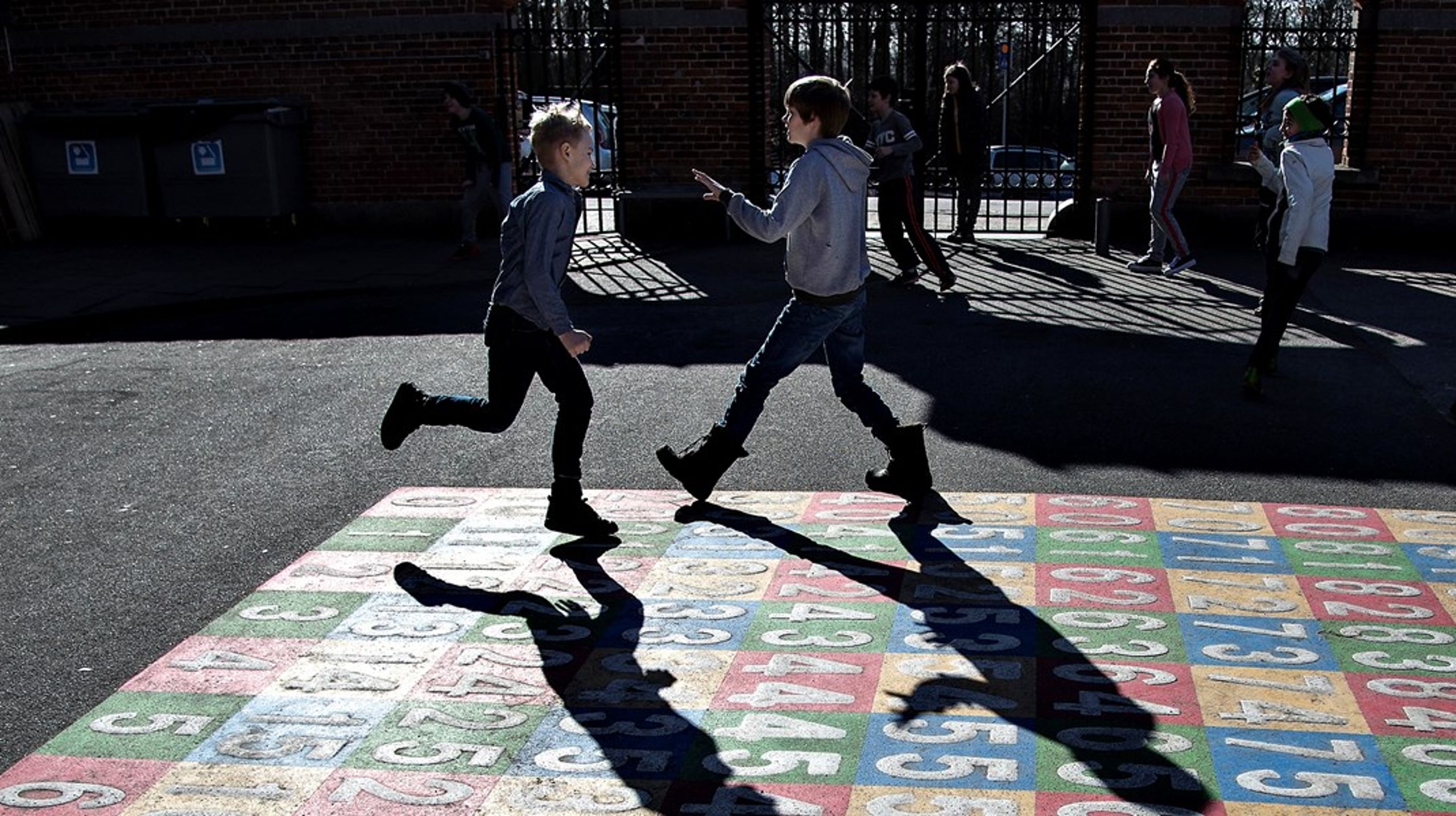 Der er brug for at stimulere praksislæringen i skolen og udvikle nye typer af samvær, fritidsliv og læring, skriver Lars Buchholt Kristensen.