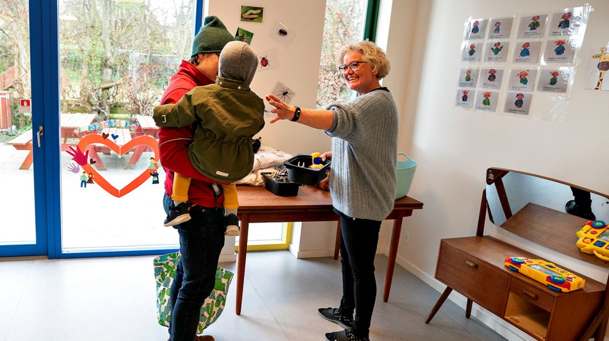 Lad os tage livtag med løsningerne nu. Først og fremmest skal vi have en god plan, der har perspektiver. Vi ved allesammen godt, at uretfærdigheder i den her størrelsesorden ikke løses med et snuptag, skriver Elisa Rimpler.