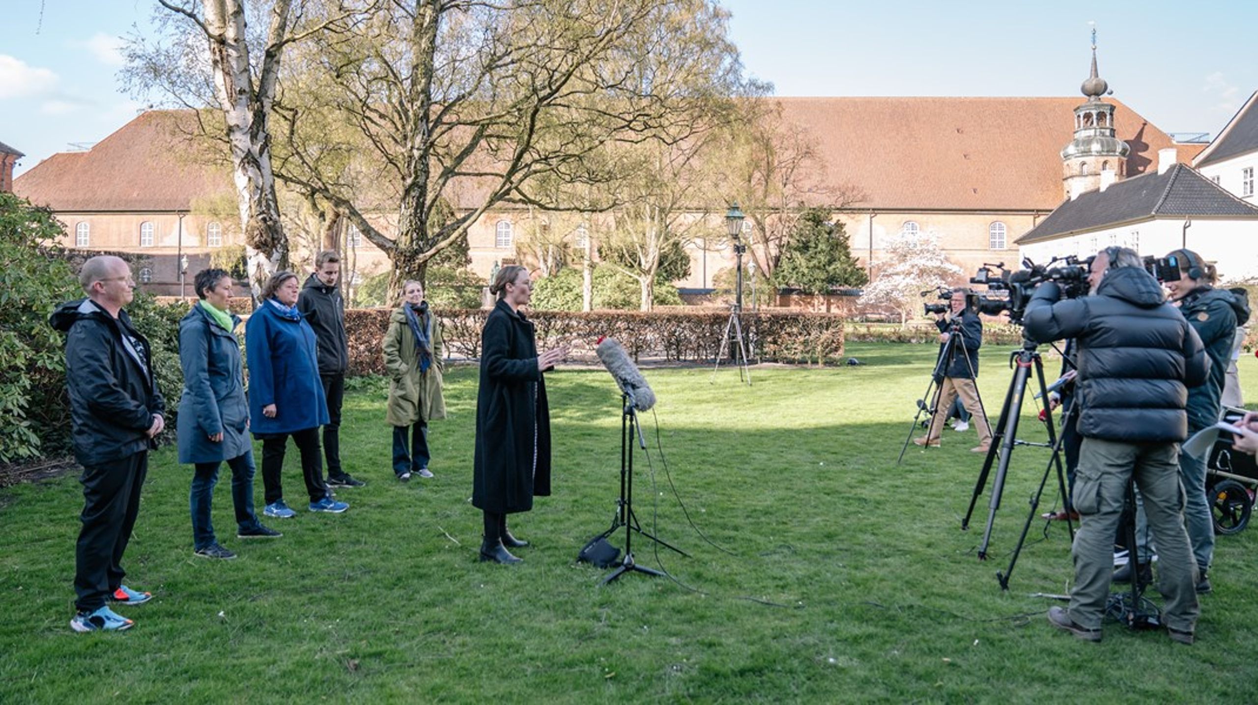 ”Vi har valgt, at vi nu skal have en stor inddragende proces på de resterende ti placeringer, fordi vi gerne vil have, at det skal være hele Danmarks naturnationalparker," siger miljøministeren.&nbsp;
