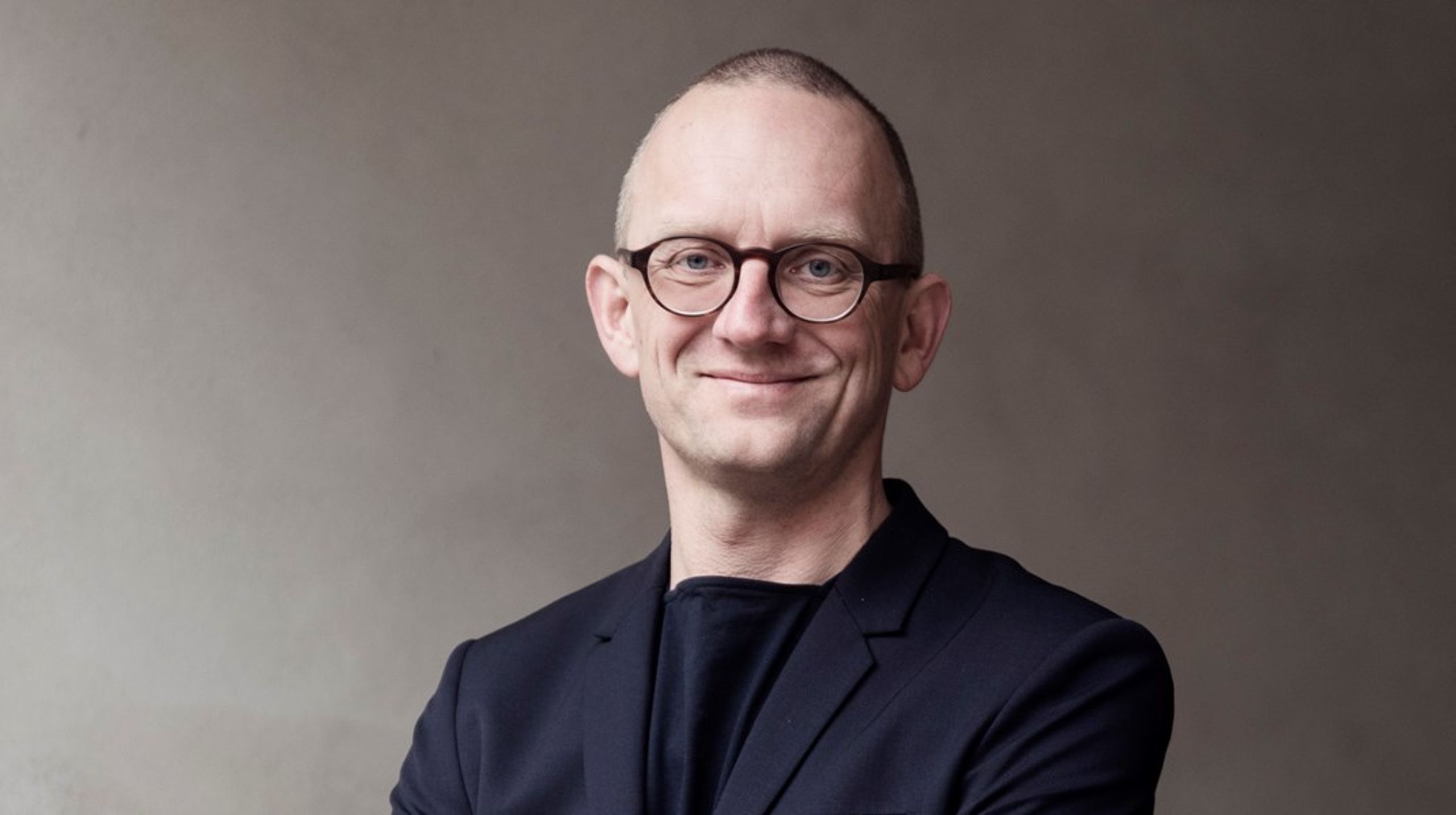 Underviserne på kunstneriske uddannelser ansættes primært på deres kunstneriske meritter, ikke de pædagogiske, skriver Nis Rømer.